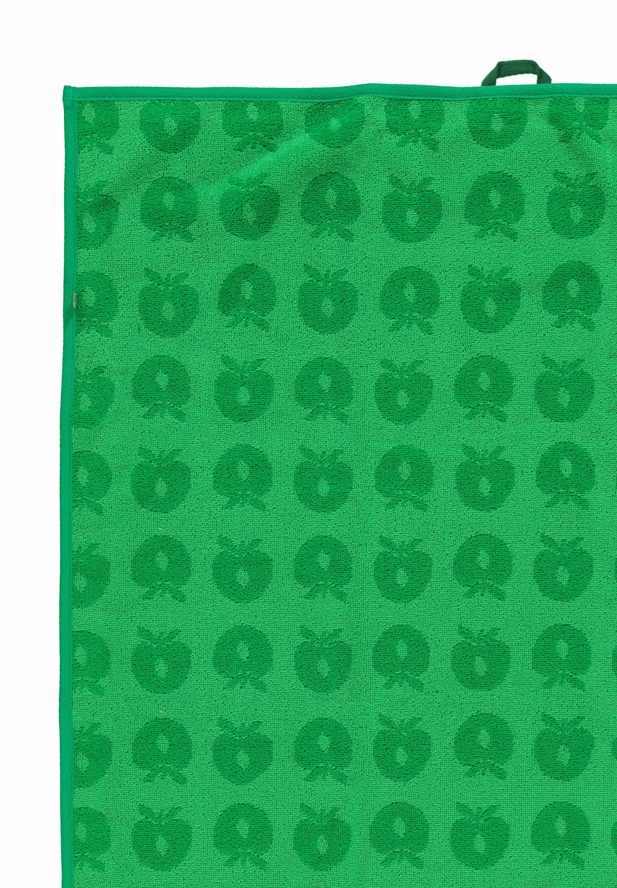 Apfel, green Badetuch design Danish Smafolk