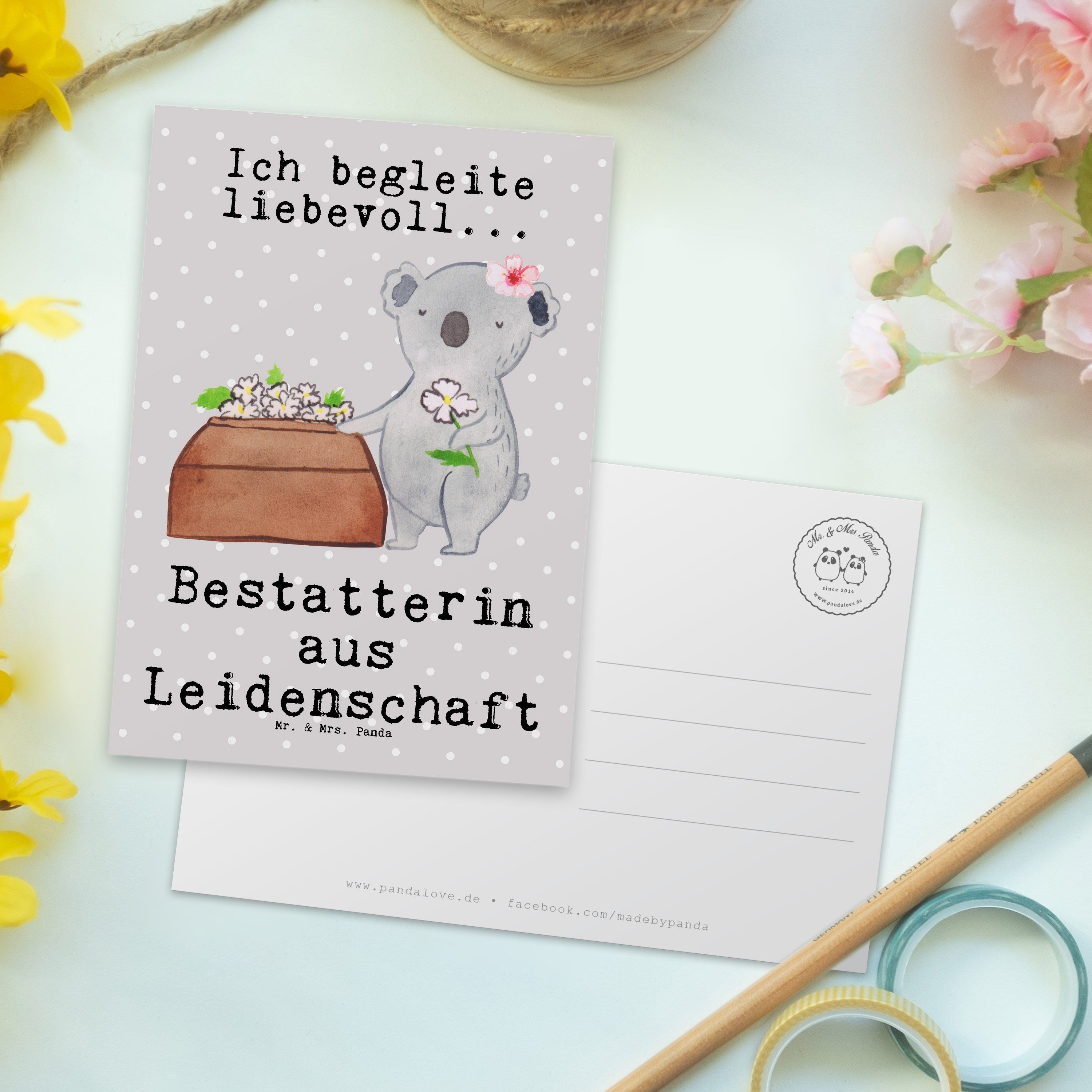 Bestatterin Postkarte Geschenk, Mr. Panda & - Leidenschaft Mrs. aus Ansichtskarte Grau Pastell -