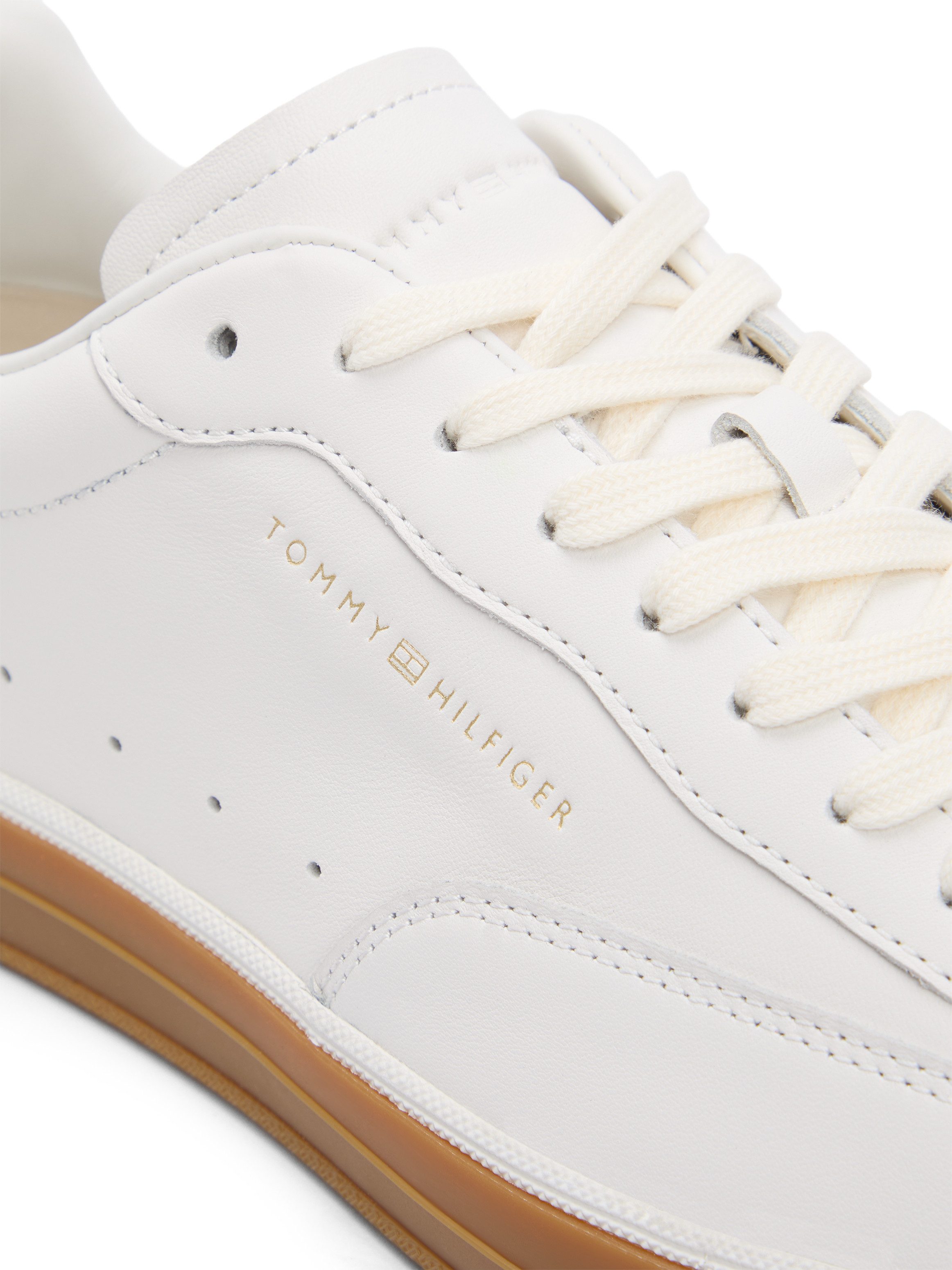 Tommy Hilfiger TH LO LUX LTH Sneaker Freizeitschuh, Halbschuh, Schnürschuh mit honigfarbener Laufsohle
