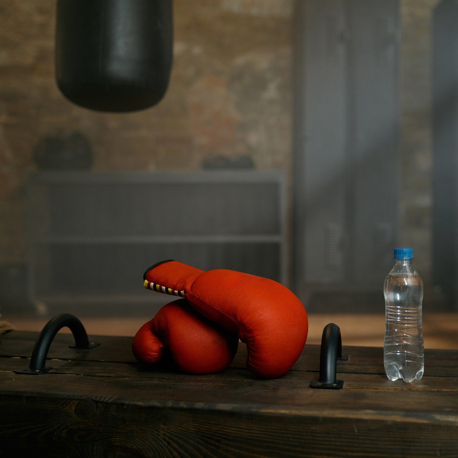 Wallario Möbelfolie Pause im Boxstudio