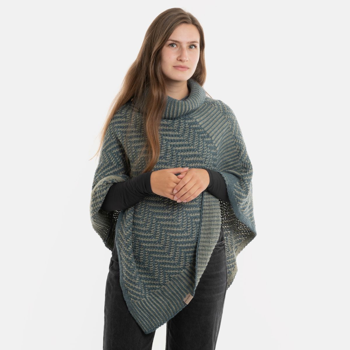 Knit Factory Poncho Amber Gestrickter Poncho Laurel/Urban Green (1-St) Strick Poncho für Frauen