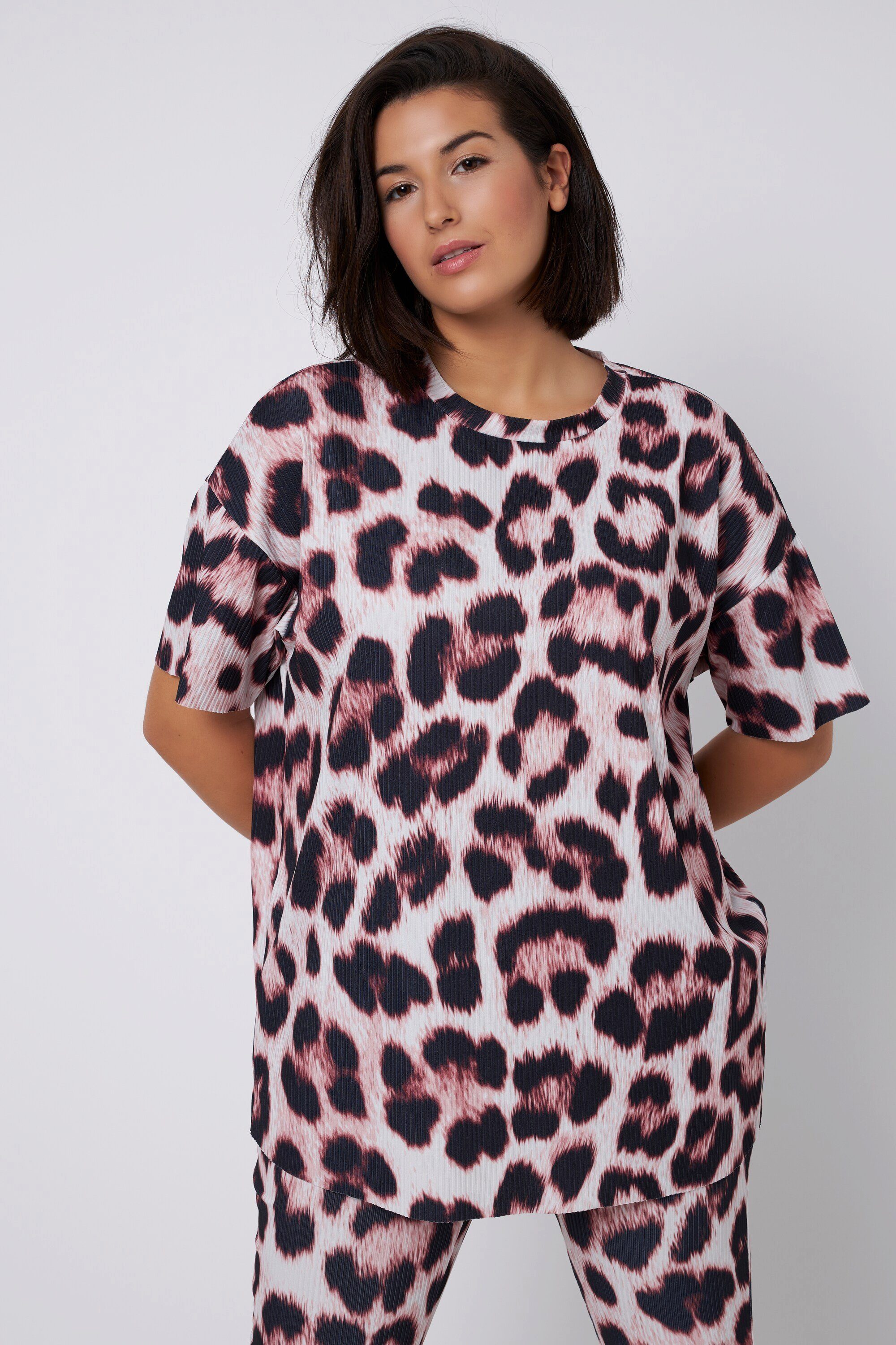 Studio Untold Longshirt T-Shirt oversized Halbarm gerippt Leo Print