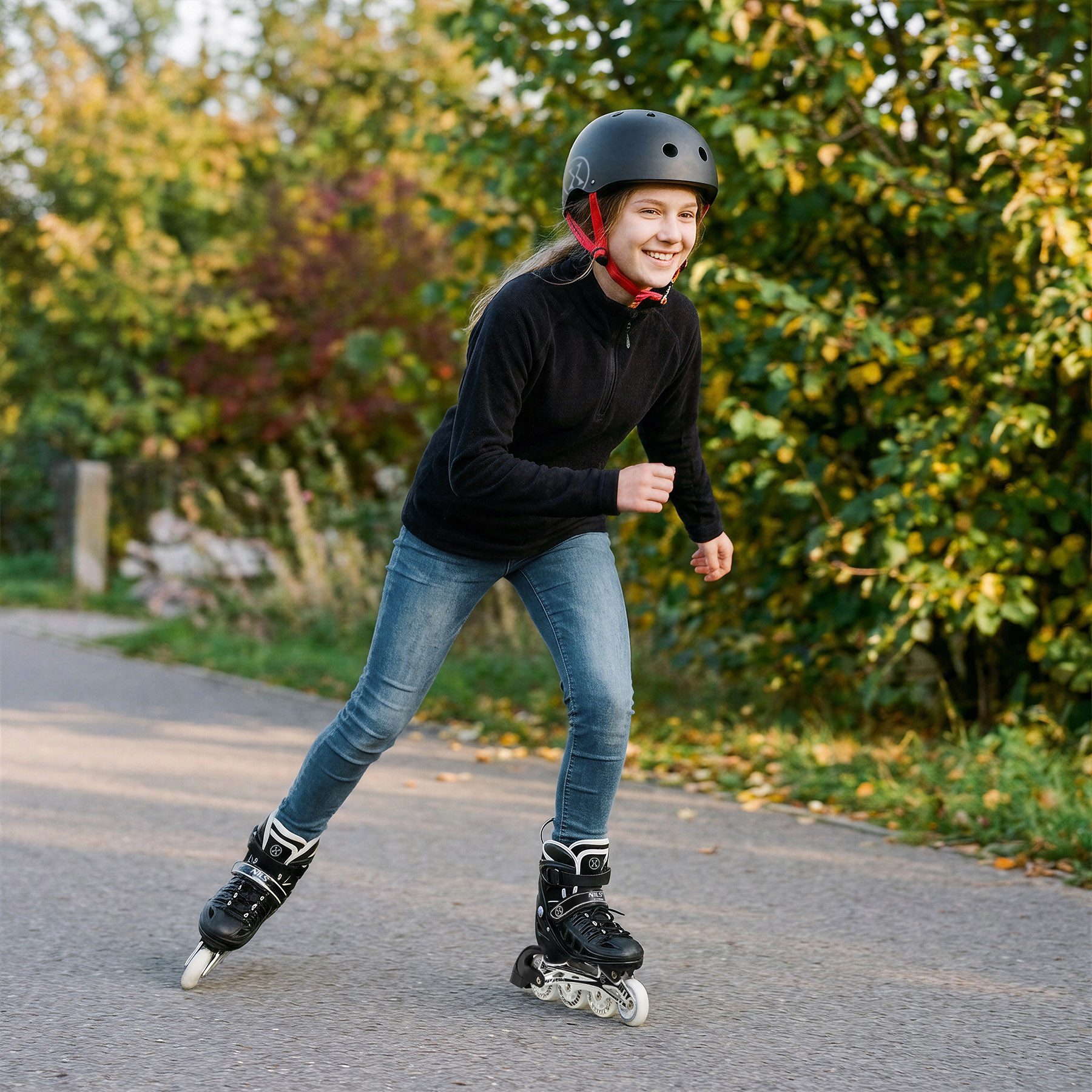 NILS EXTREME Skatehelm MTW001-2 SCHWARZER HELM M (55–58 CM) NILS EXTREME (Spar-Set, 1-tlg., 55-58 cm leicht), Out-mold, Drehrad-Verstellung, 11 Lüftungen, leicht