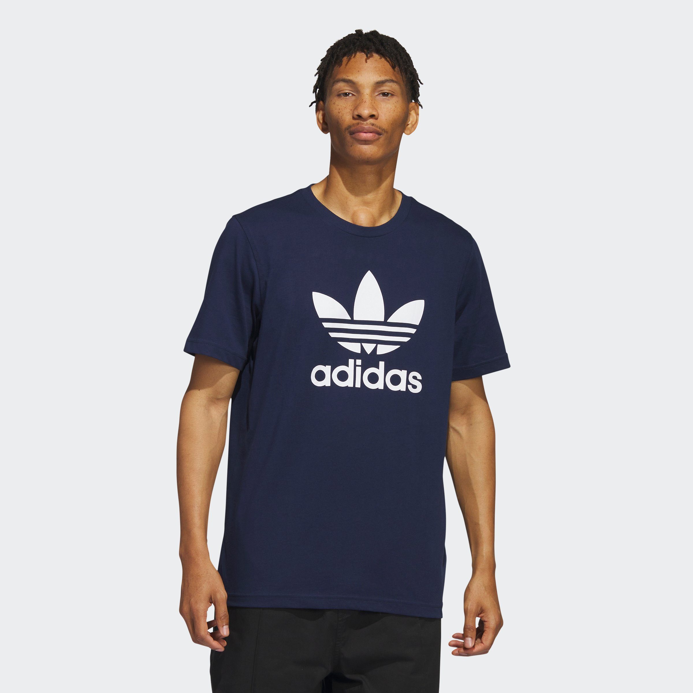 adidas Originals T-Shirt Ein ADICOLOR TREFOIL, bequemes mit T-Shirt lässigem CLASSICS