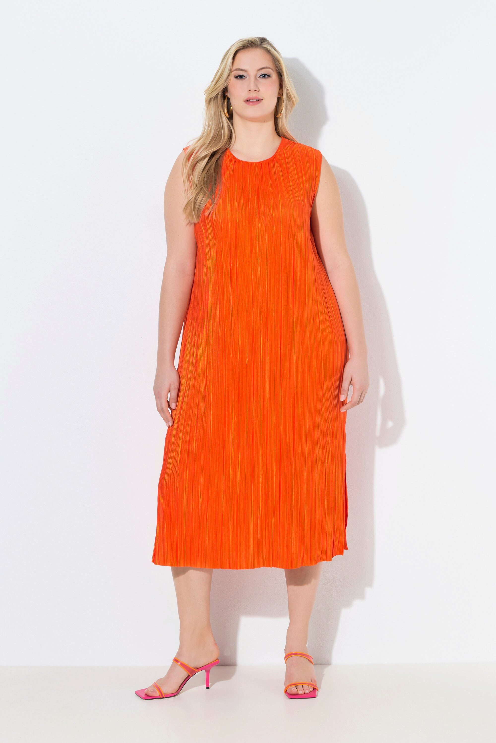 Ulla Popken Midikleid Plissee-Midikleid Rundhals ärmellos