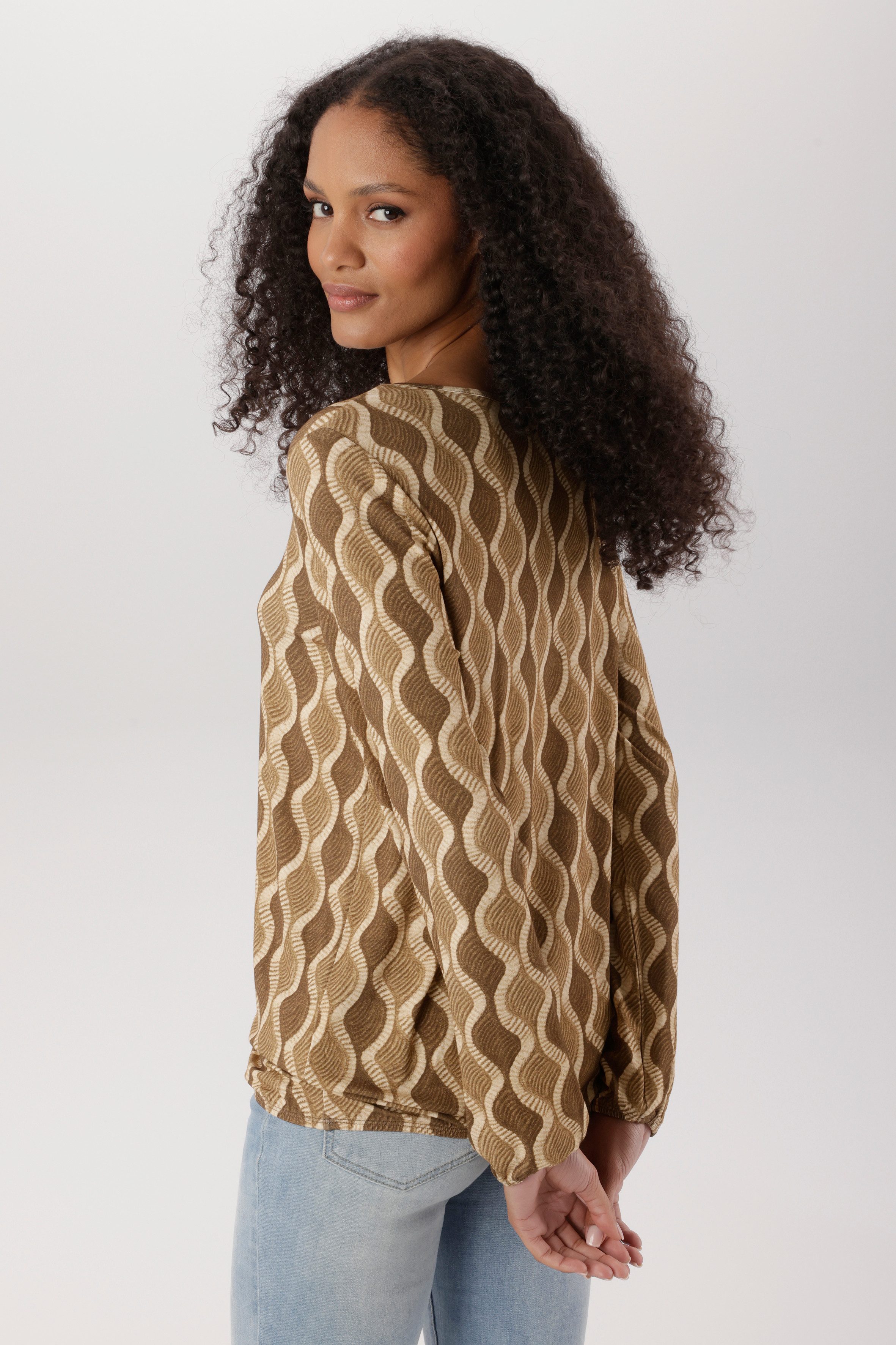 Aniston SELECTED Langarmshirt mit Cut-out und dekorativer Allover-Wellenmusterung - NEUE KOLLEKTION