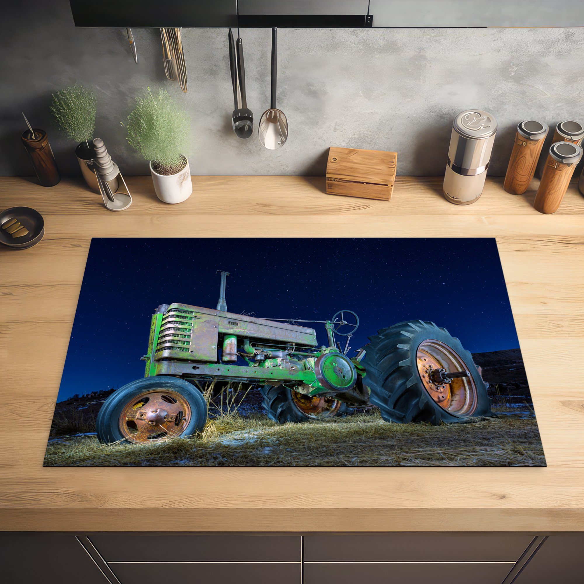 - - Schutz - Herdblende-/Abdeckplatte Grün für Sternenhimmel 81x52 Bauernhof Ceranfeldabdeckung tlg), Traktor (1 cm, Vinyl, Nacht, küche, - Induktionskochfeld MuchoWow die