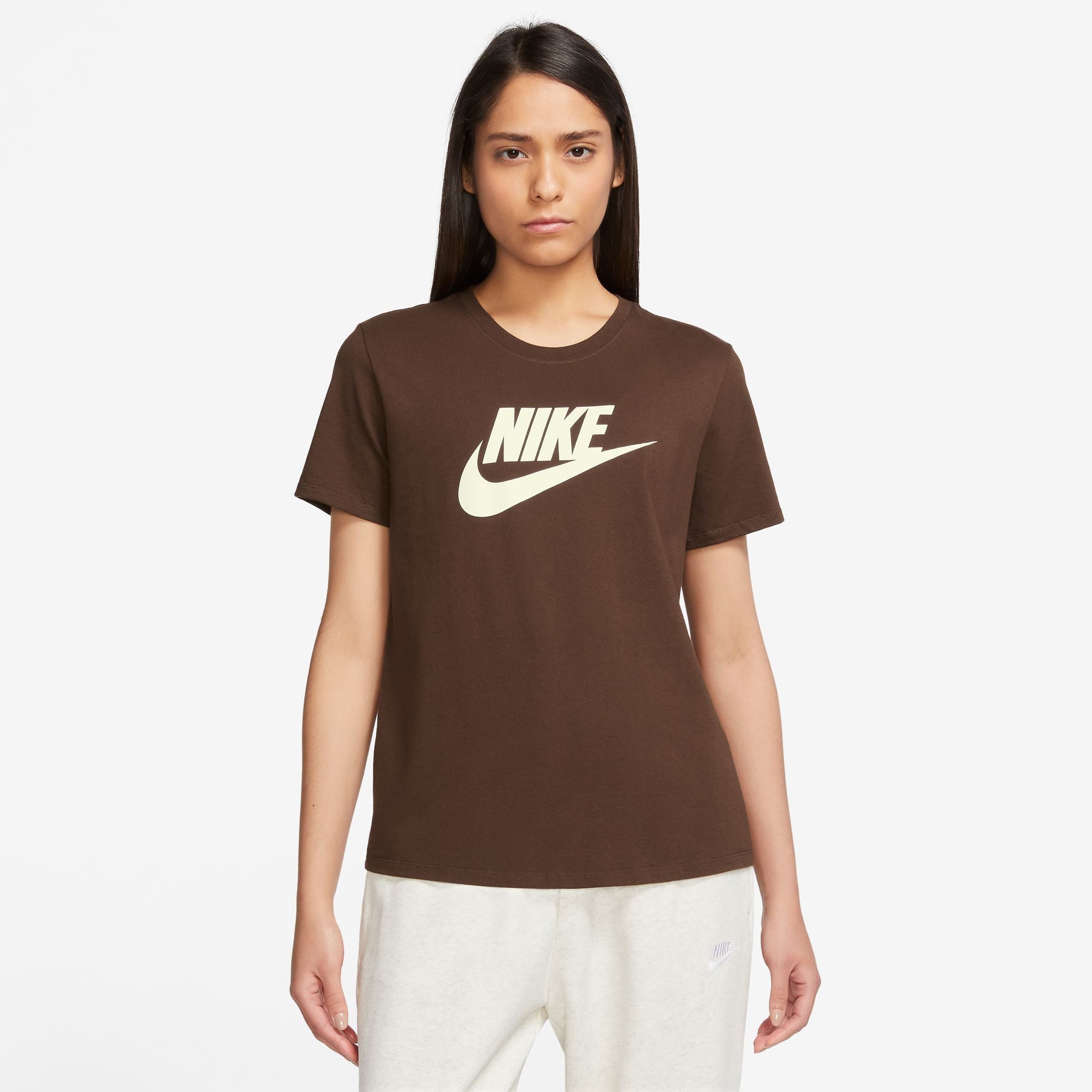 Nike Sportswear T-Shirt Nike Sportswear Essentials Women's Logo T-Shirt kürzerer Body, leicht abgerundeter Saum, Rundhalsausschnitt, Kurzarm