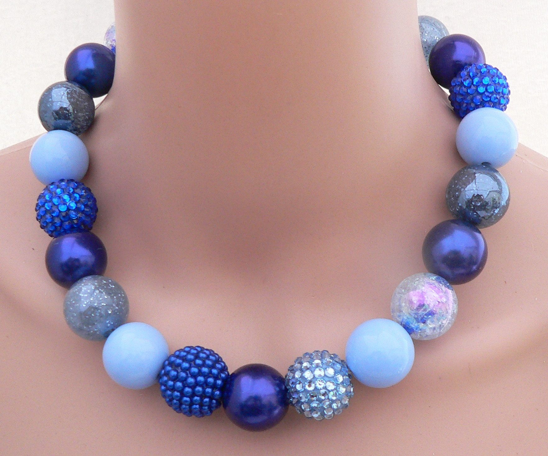 traumschmuck Statementkette 247j Halskette, Collier, Perlenmix, Strass, blau, dunkelblau, hellblau (inkl Schmuckbox), handgefertigt, Made in Germany
