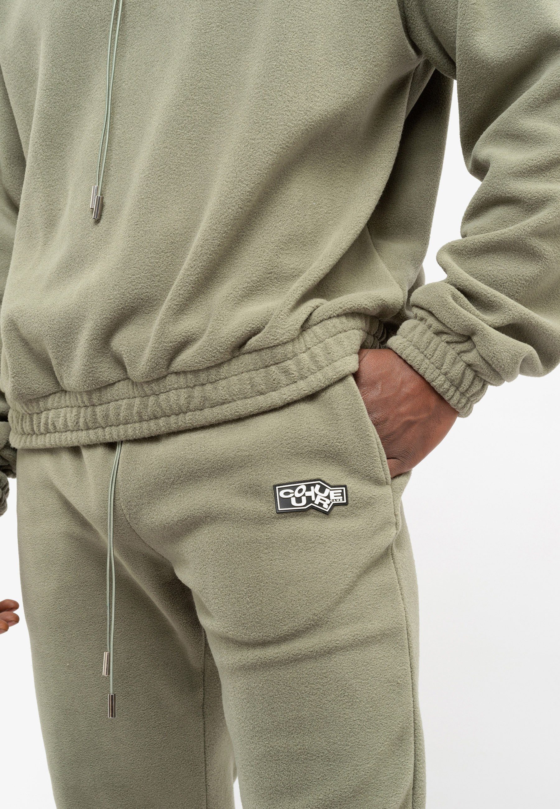 Tom Barron Trainingsanzug Tom Barron Tracksuit With Fleece Fabric Patch Logo, mit modernem Design