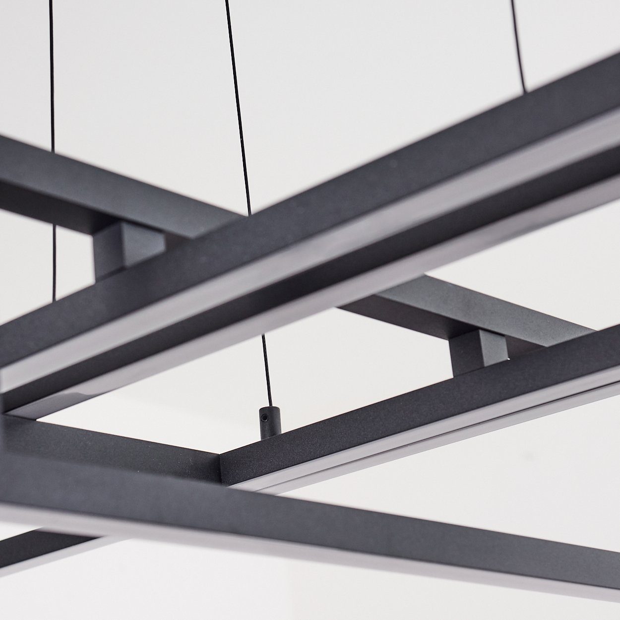 hofstein Pendelleuchte »Muina« dimmbare Hängelampe, Metall, Schwarz, weißer Kunststoffschirm, 3000 Kelvin, 1xLED 34 Watt, max. 4200 Lumen – Bild 5 von 5