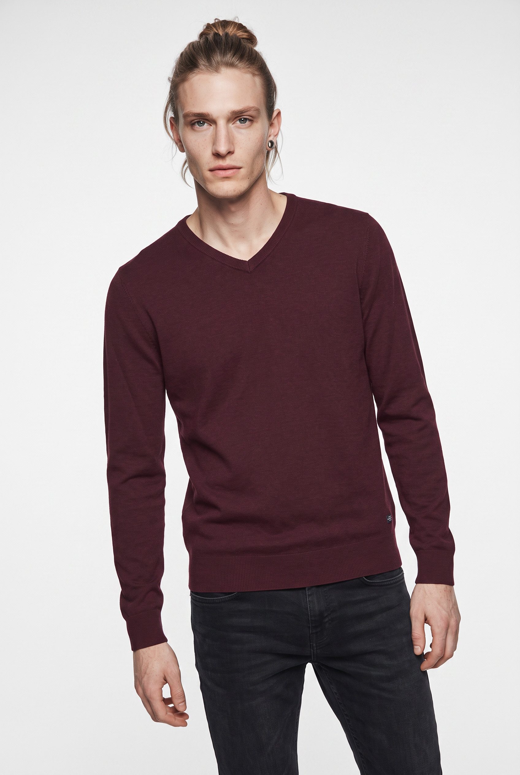 Blend V-Ausschnitt-Pullover BHBRUTON V-neck aus Polyester, Regular Fit, in normaler Länge