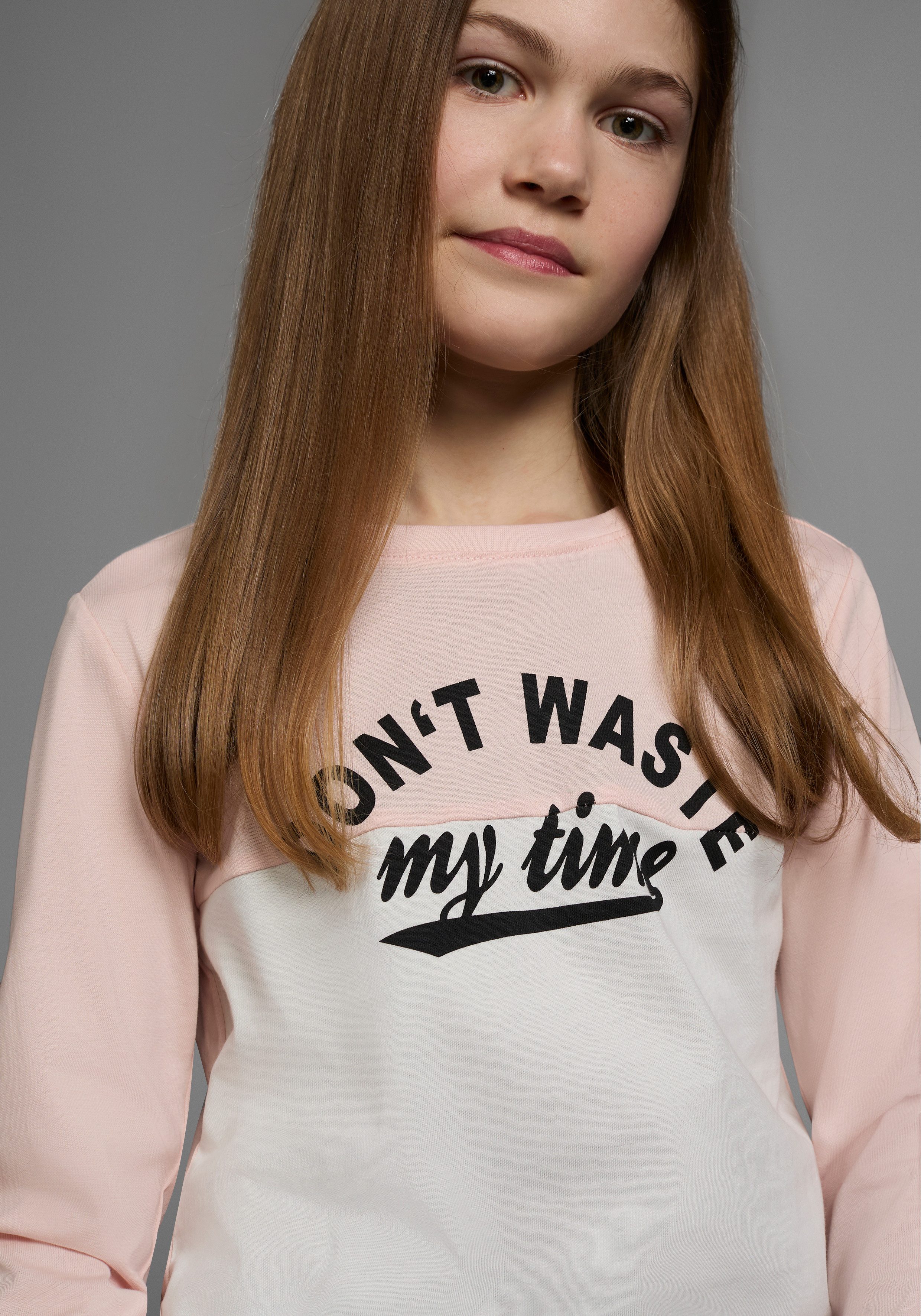 KIDSWORLD Langarmshirt Mit Sprüche-Druck: Don´t waste my time Langarm, Basic-Passform, Colourblocking-Optik, Rundhalsausschnitt