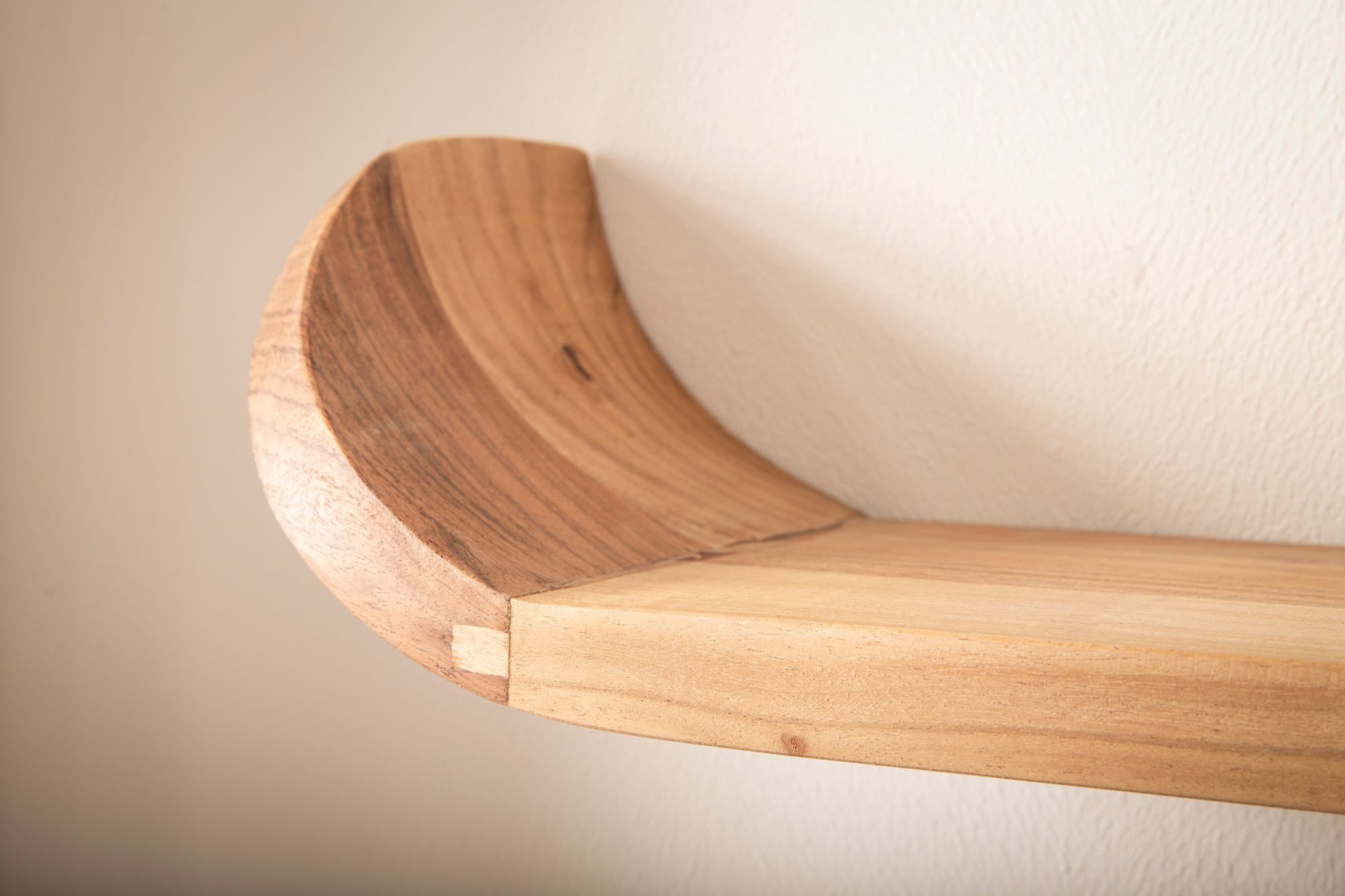 FineBuy Wandregal Mango Massivholz · Hängeregal mit geschwungenen Enden · Handgefertigtes Schwebendes Regal im modernen Design · Regalbrett aus Echtholz – Bild 4 von 5