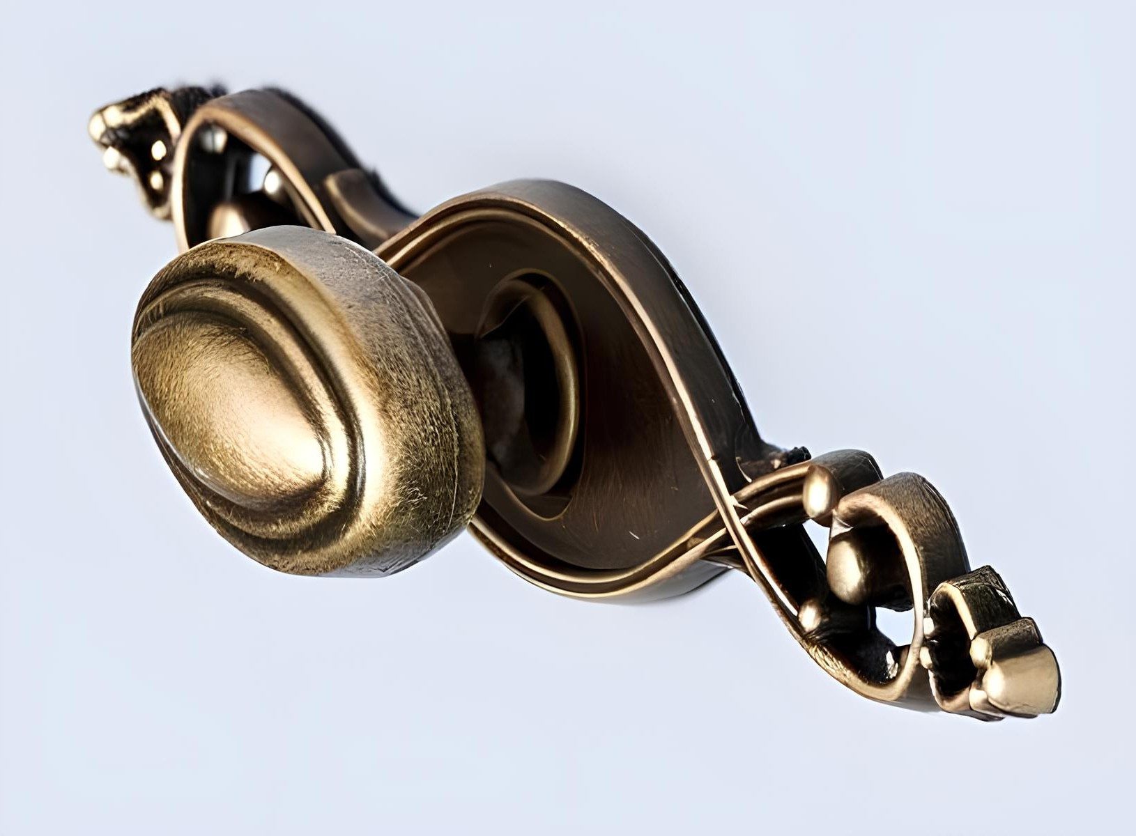 Xlmoebel Kleiderschrank XLMOEBEL Stoffschrank in Weiß mit goldenen Griffen und Schubladen (1-St., Stoffschrank in Weiß) Made in Europa