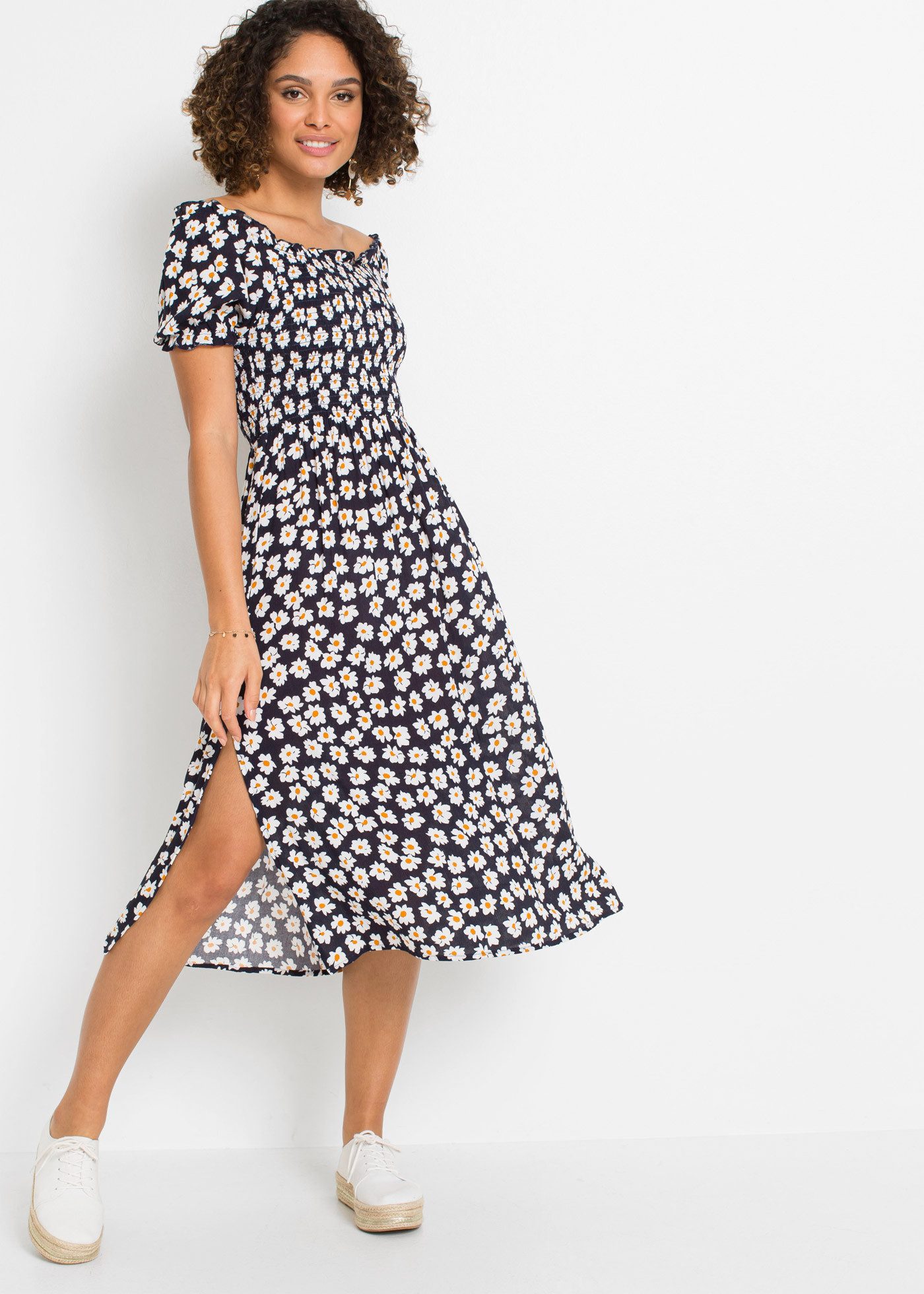 bonprix Midikleid für warme Tage, aus Viskose, ausgestellte Passform, mit Smok-Detail