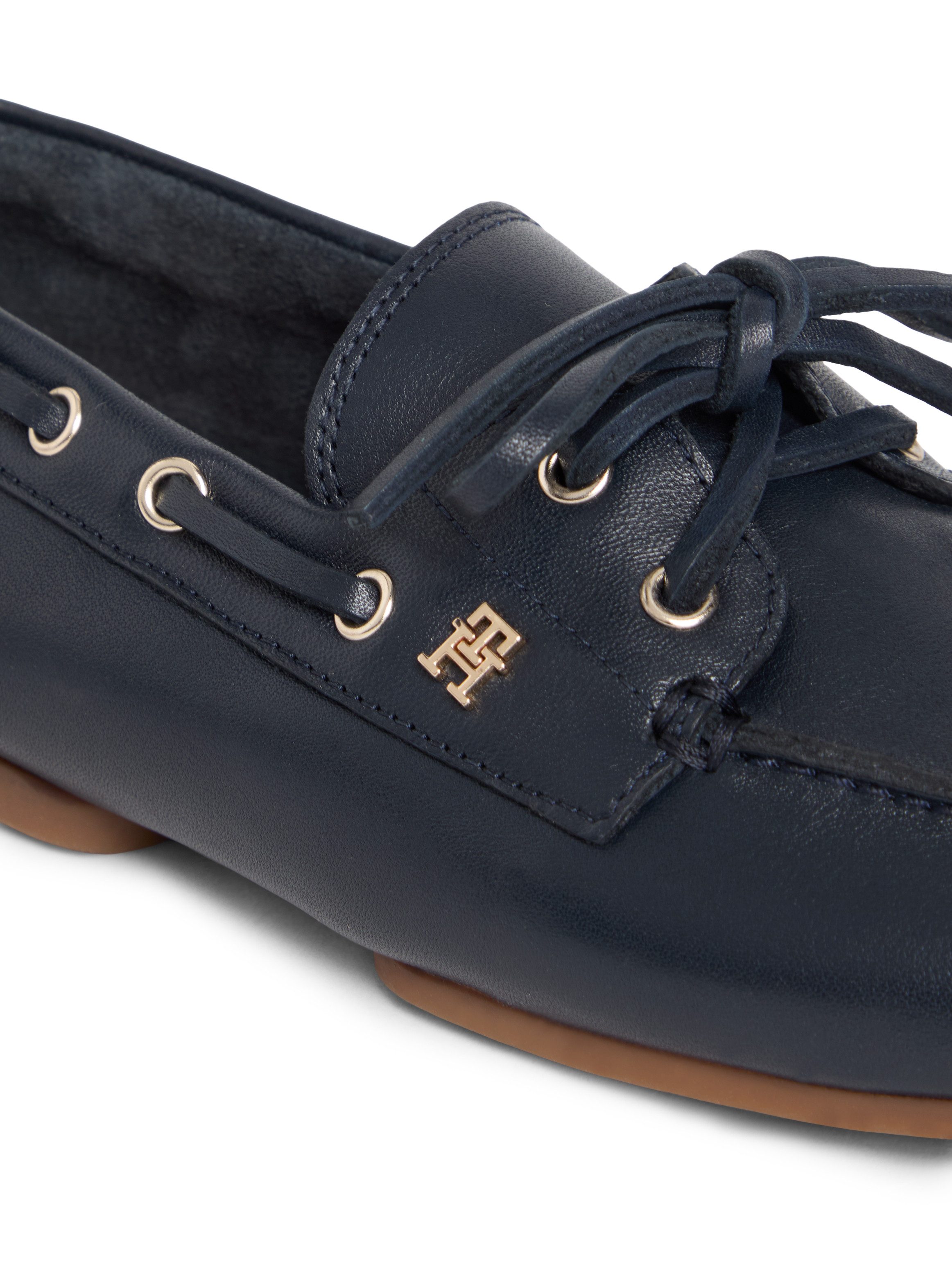 Tommy Hilfiger TH SLEEK LEATHER BOAT SHOE Bootsschuh Bootsschuh, Businessschuh mit Blockabsatz und Ösen mit Durchzug
