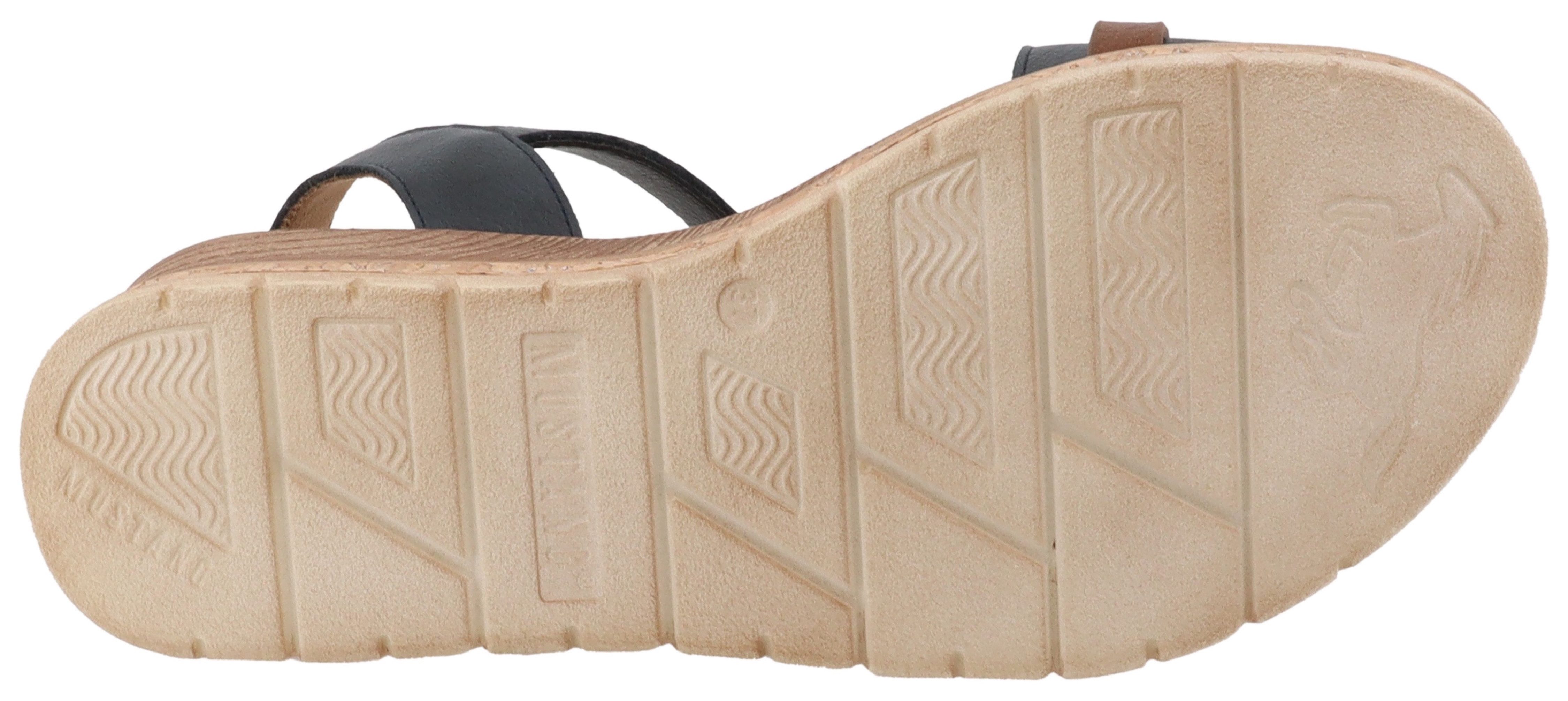 Mustang Shoes Ileana Keilsandalette Riemchensandale, Sommerschuh mit Logoprägung