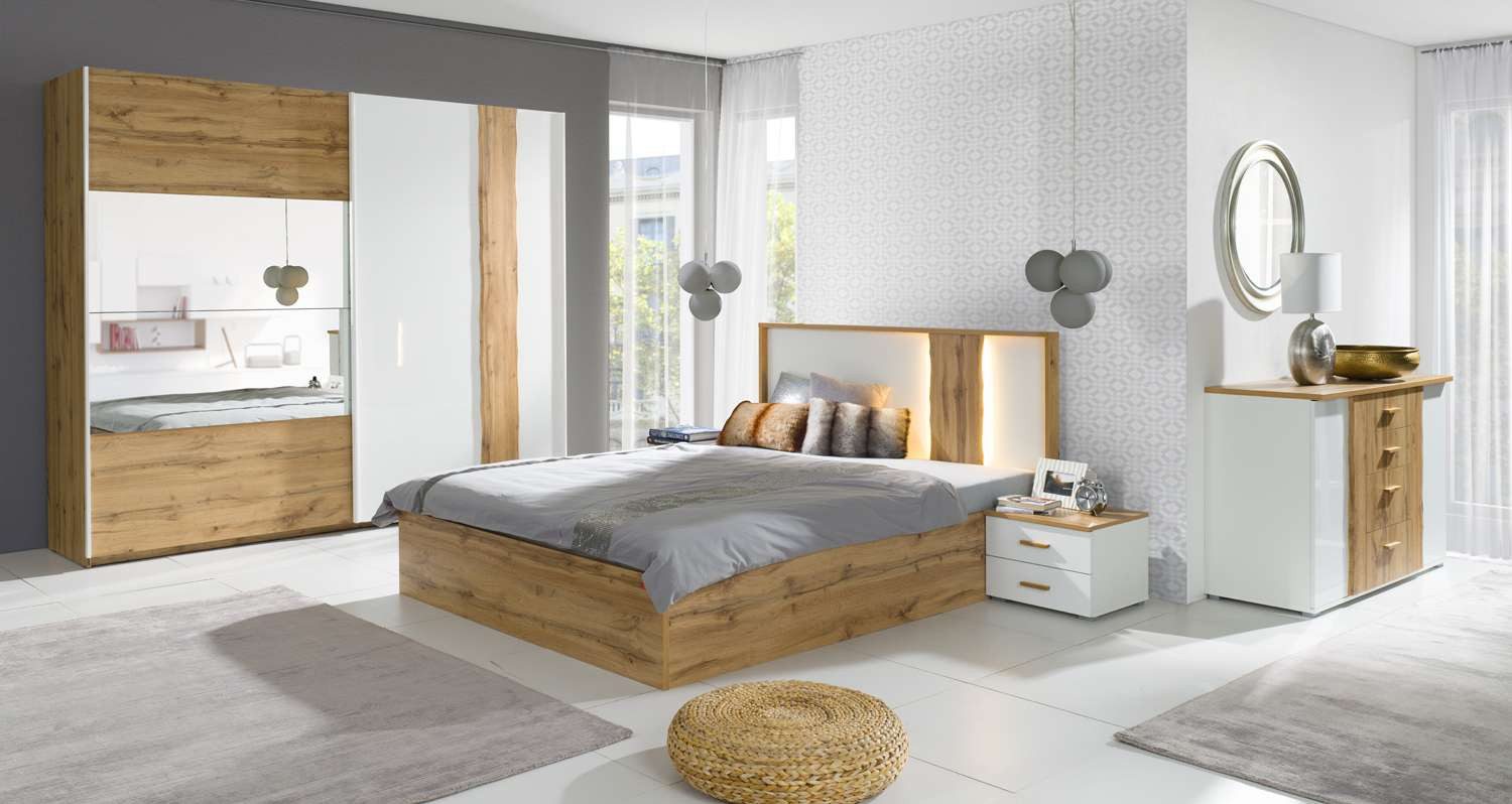 OTTO home Schwebetürenschrank Fabellaa, Weiß Hochglanz mit Eiche Dekor, mit Spiegel, 2 Schwebetüren (BxHxT 250x218x66,5 cm) mit 8 Einlegeböden, 2 Metallkleiderstangen, maximaler Stauraum