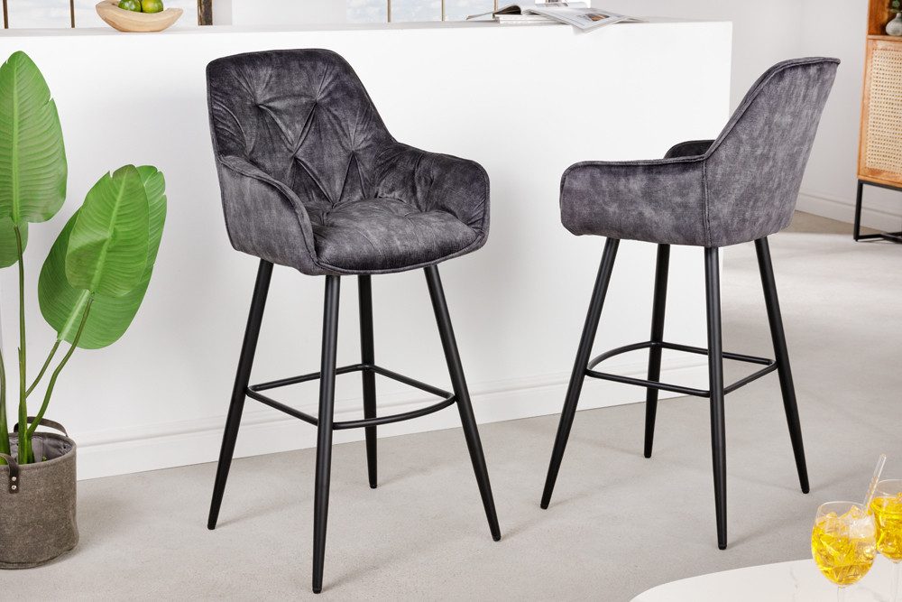 riess-ambiente Barhocker MILANO grau/schwarz - Samt, Metallgestell, mit Lehne & Fußablage (Einzelartikel, 1 St), Stuhl mit Chesterfield-Steppung – ideal für Deinen Küchentresen