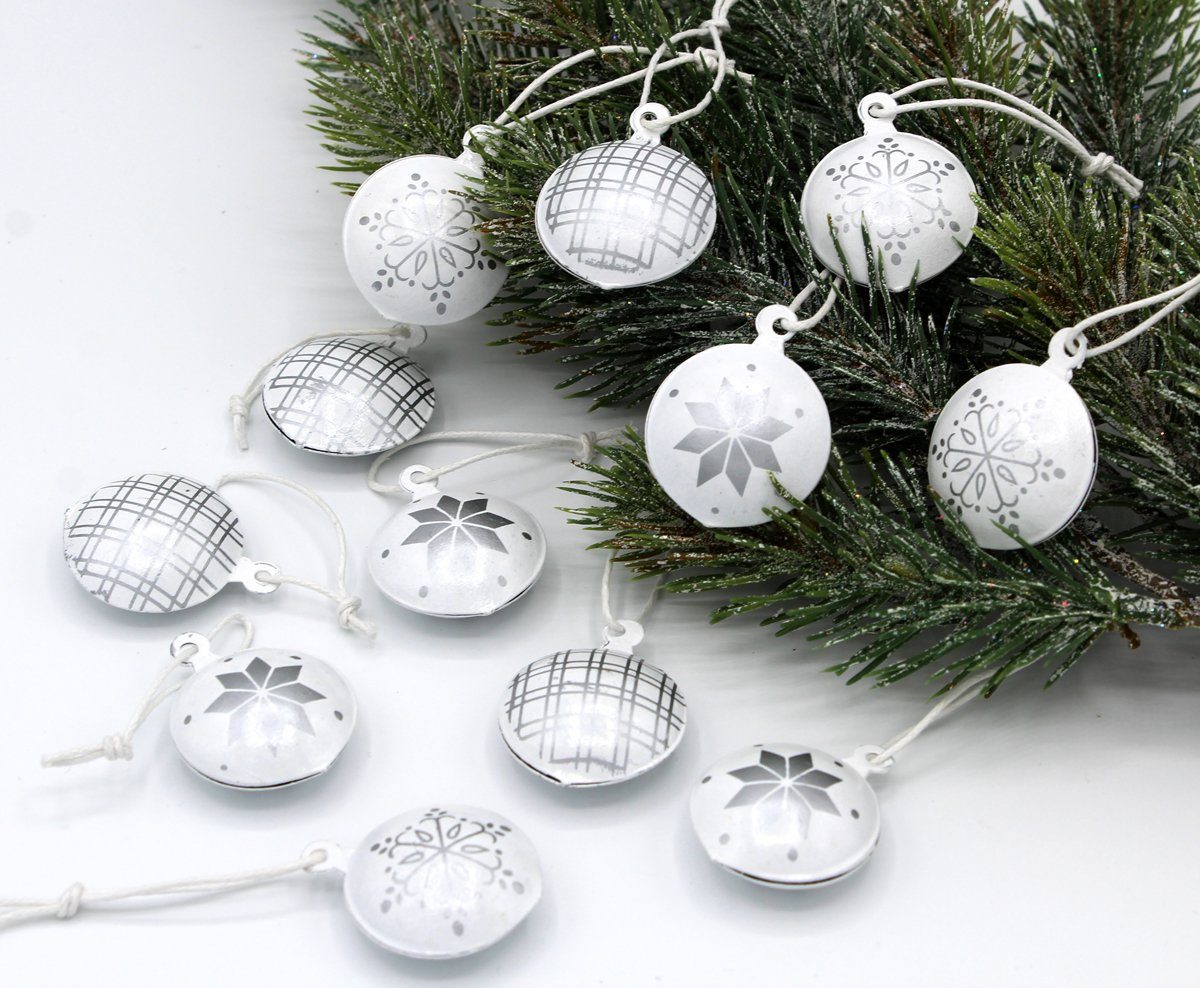LB H&F Lilienburg Dekohänger 12er SET Christbaumanhänger Christbaumschmuck (Anhänger Christbaum Tannenbaum Weihnachtsbaum Deko Christbaumschmuck Weihnachtsanhänger Weihnachtsschmuck Dekohänger Weihnachten Weihnachtsdeko weiß Nostalgie Vintage basteln Weihnachtsanhänger Metall silber Shabby SCHELLEN WEISS)