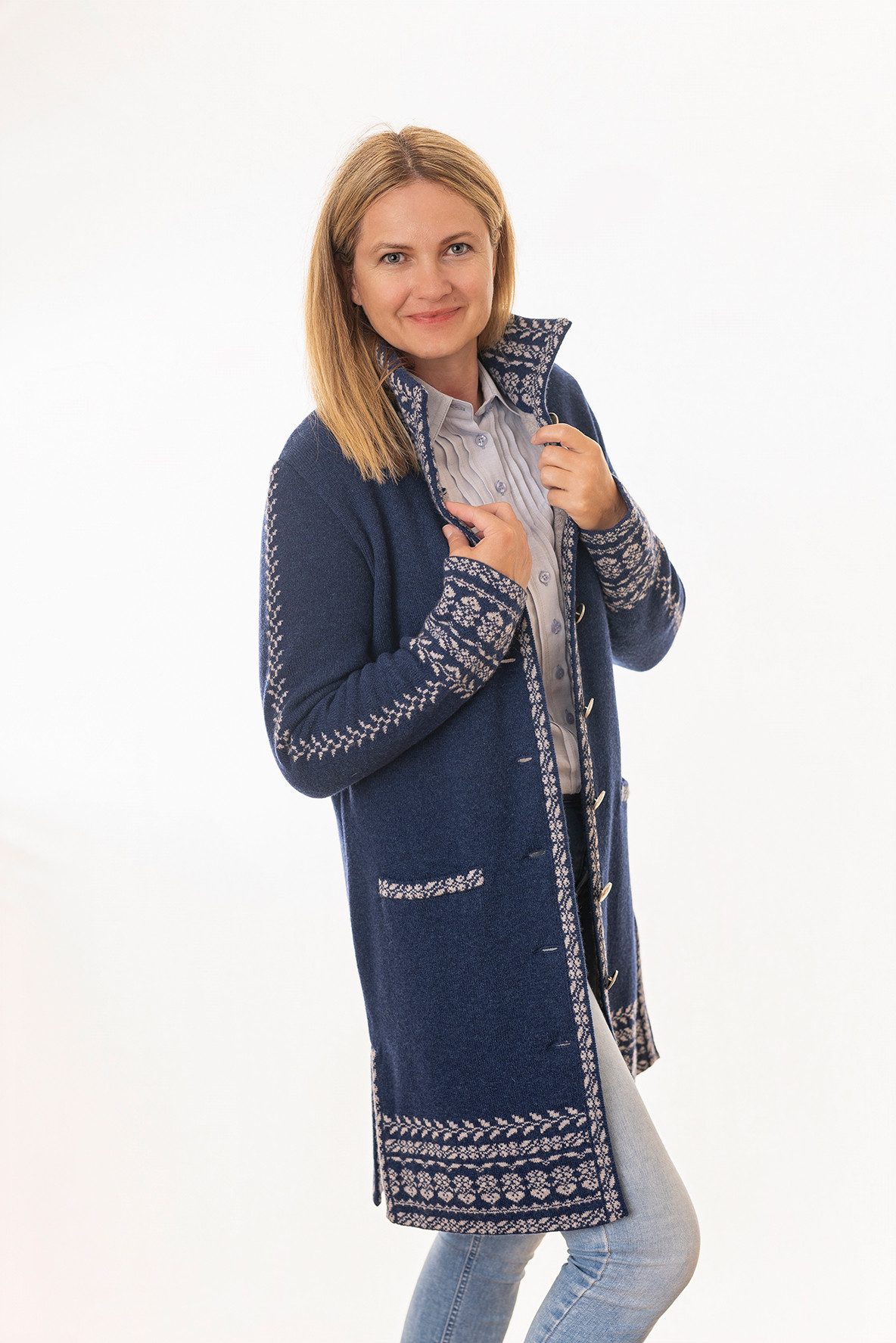 Pezzo D'oro Strickmantel Gehrock Indigoblau,Strickjacke long Merinowolle, aus Bayern nachhaltig in aufwändiger Handarbeit in kleiner Manufaktur gefertigt