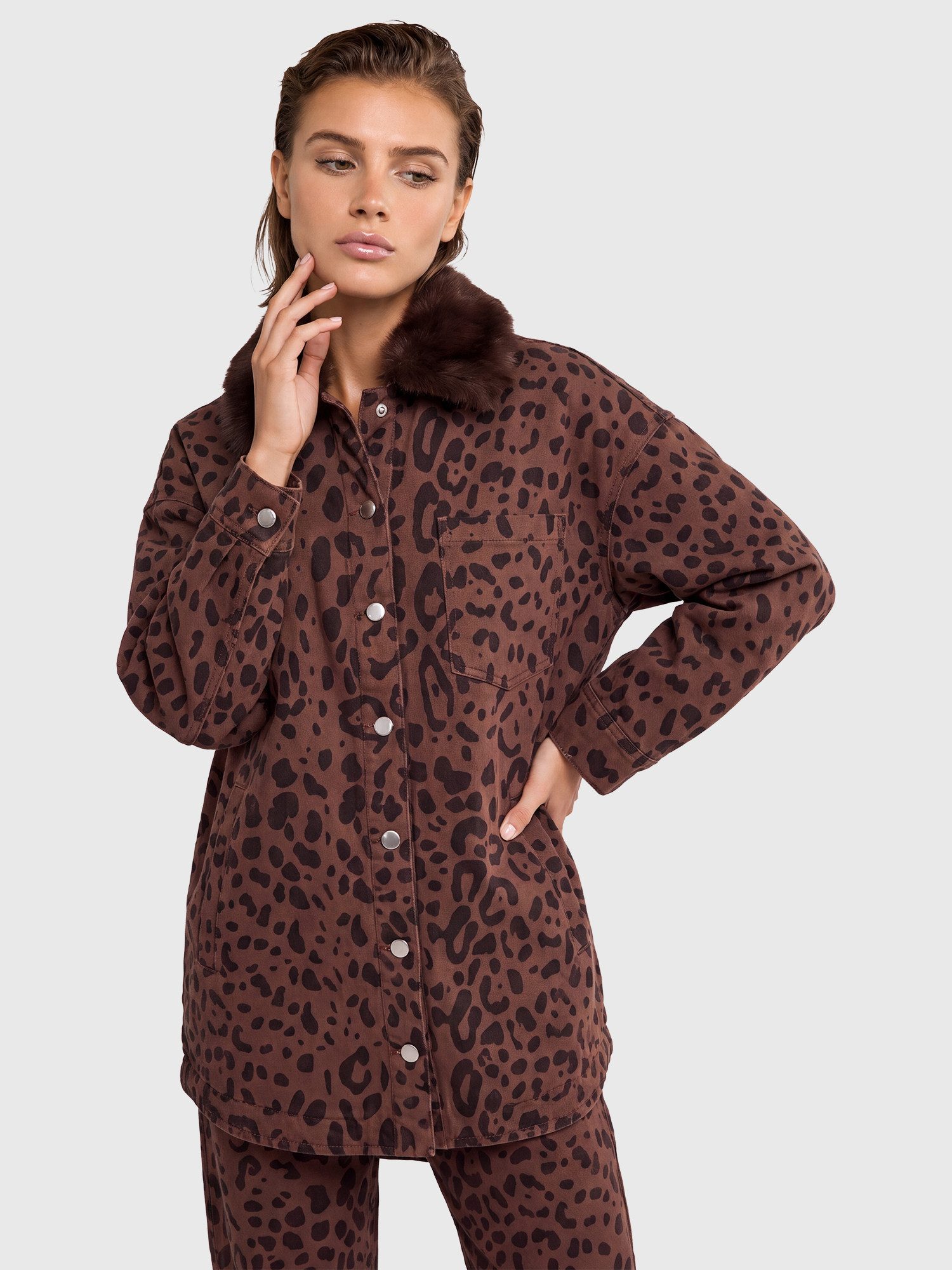 Apart Blusenshirt mit Leoprint und abnehmbarem Kunstfellkragen
