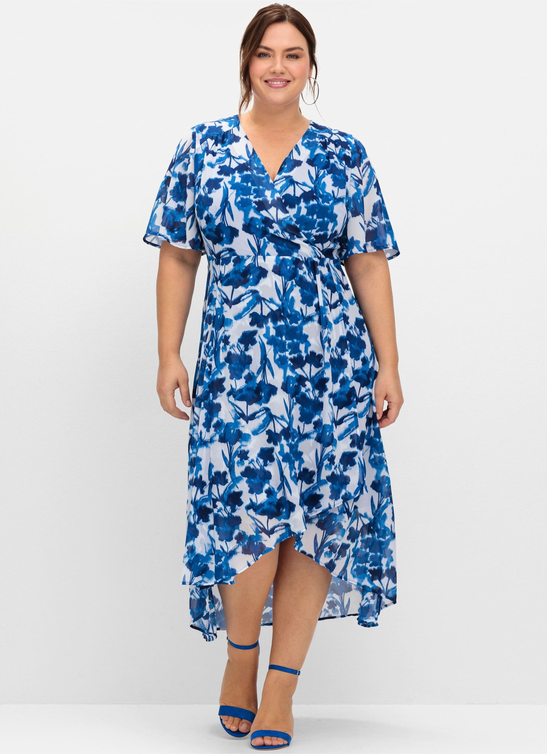 Sheego Etuikleid Abendkleid Kurzarm aus Chiffon, in Wickeloptik