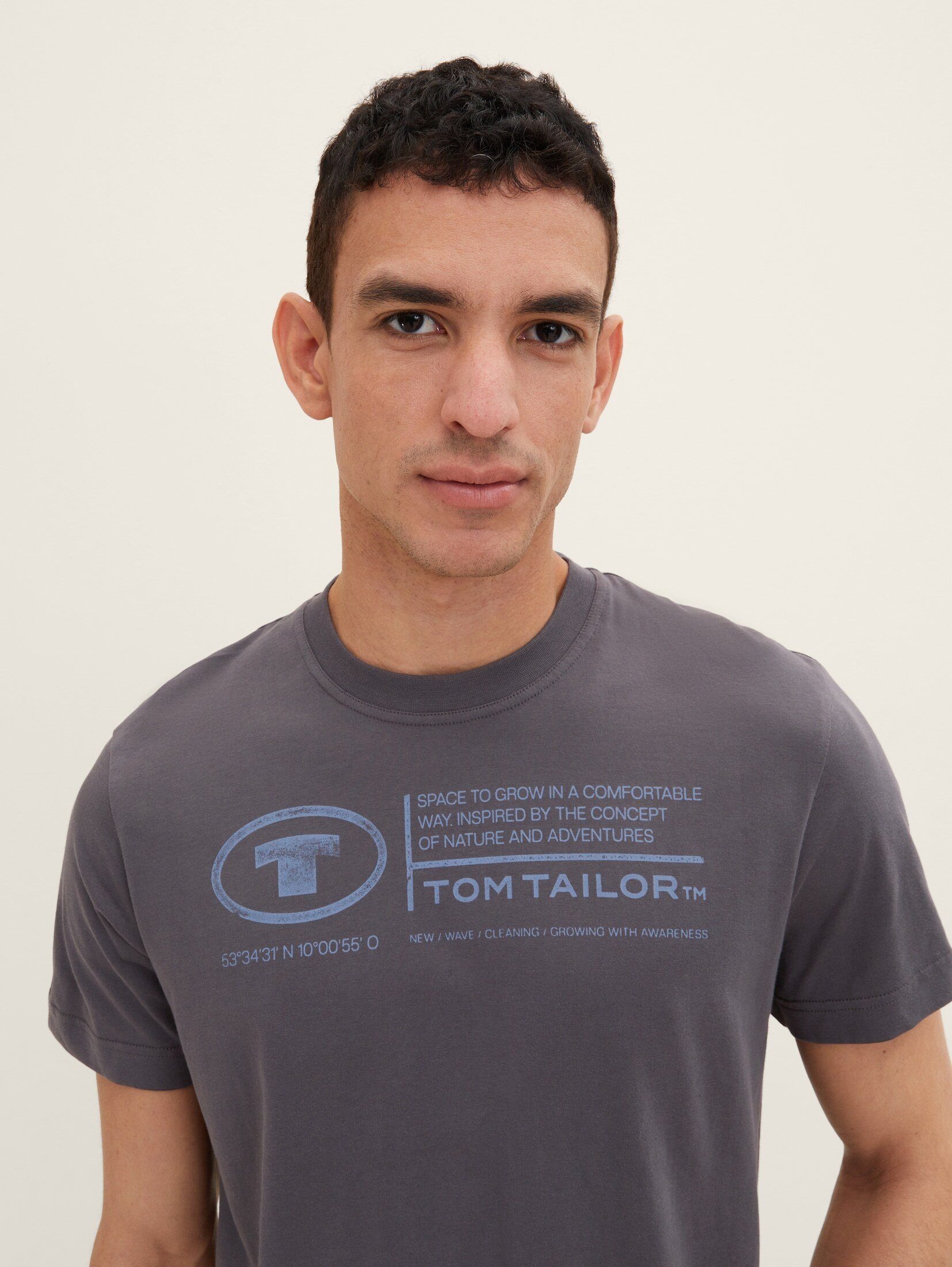 TOM T-Shirt T-Shirt Logo mit TAILOR Grey Tarmac Print