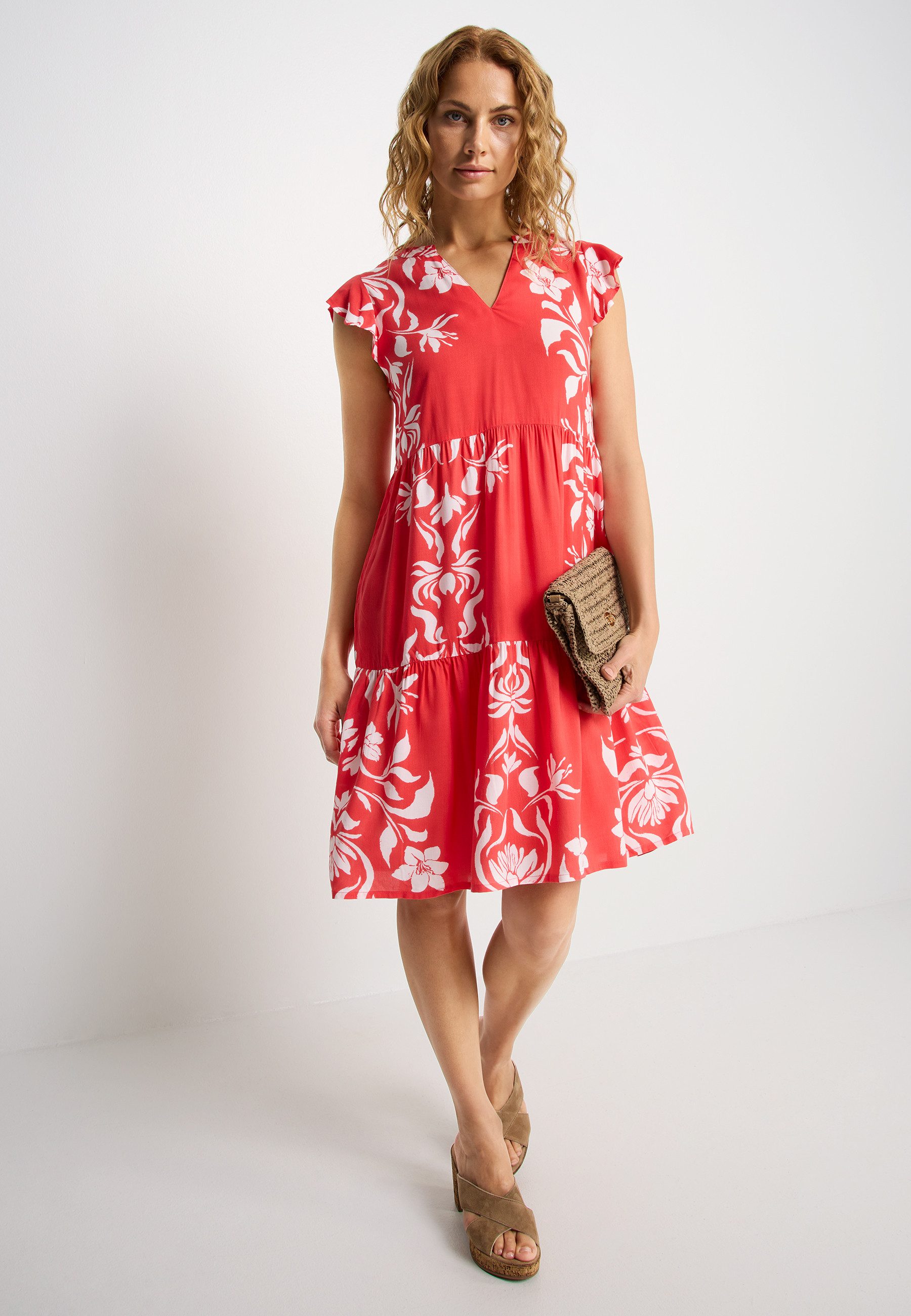 LASCANA Sommerkleid mit Blumenprint und süßen Flügelärmeln, Sommerkleid, Strandkleid. € 39,99
