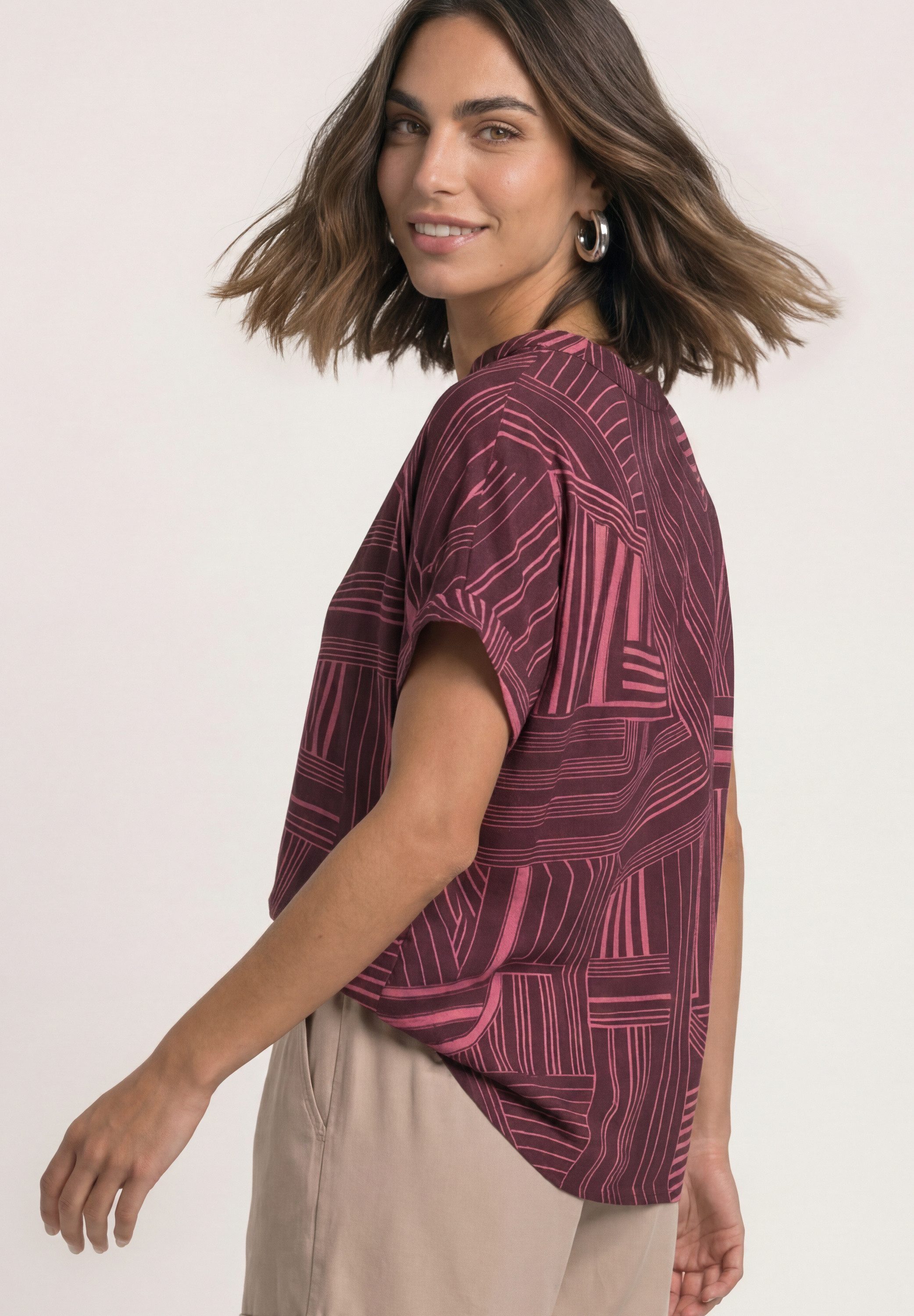 STREET ONE Kurzarmshirt Sommerbluse im Tunika-Look und mit grafischem Muster