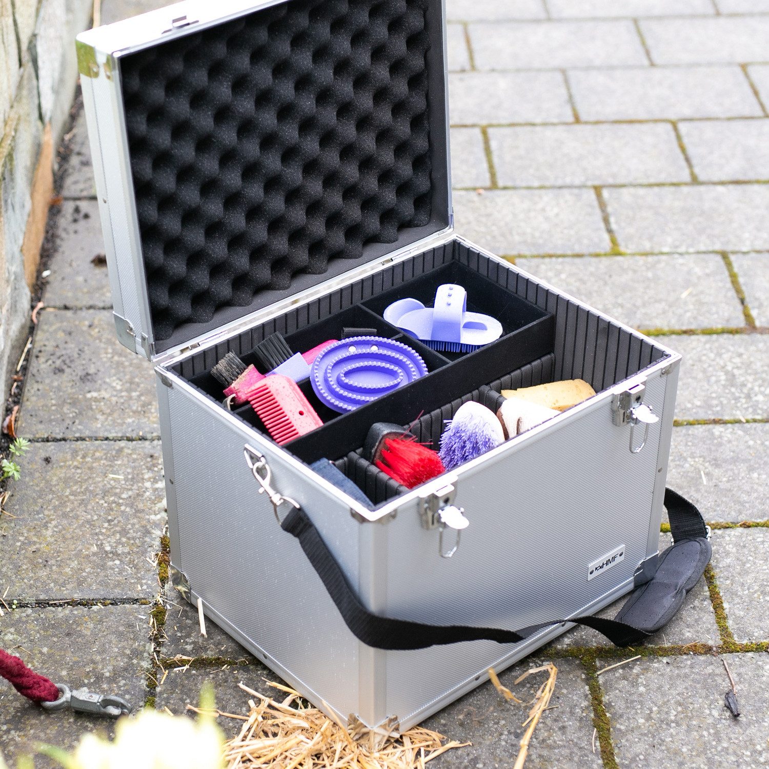 HMF Werkzeugkoffer robuste Alu Transportbox, Aufbewahrungsbox (mit Schultergurt), abschließbarer Universalkoffer, 41 x 33 x 36 cm, silber