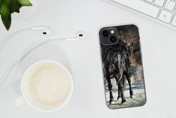MuchoWow Handyhülle Pferde - Friese - Halter, Handyhülle Apple iPhone 13, Smartphone-Bumper, Print, Handy