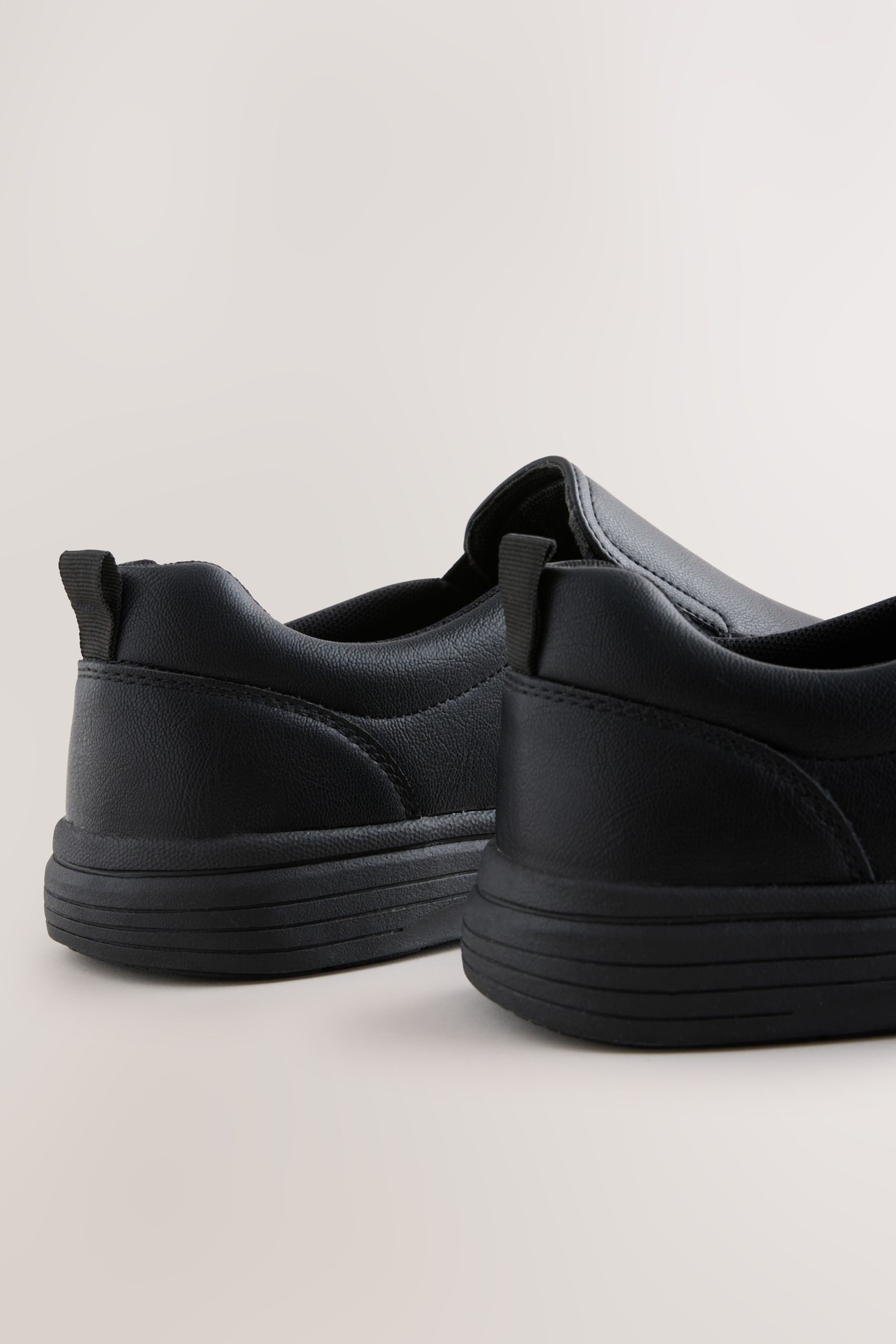 Next Schlupfschuhe mit Blatteinsatz Slipper (1-tlg)