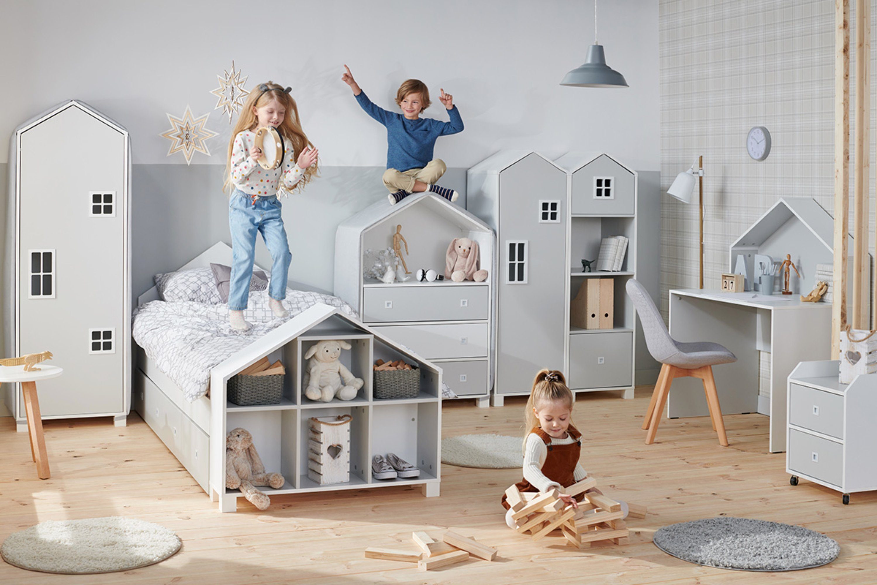 KONSIMO® Kinderkleiderschrank MIRUM Hausform Schrank Drehtürenschrank Staur günstig online kaufen