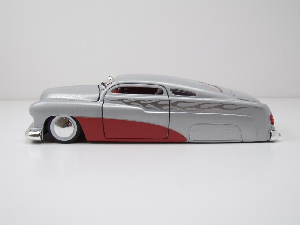 JADA Modellauto Mercury Coupe 1951 silber rot, Maßstab 1:24
