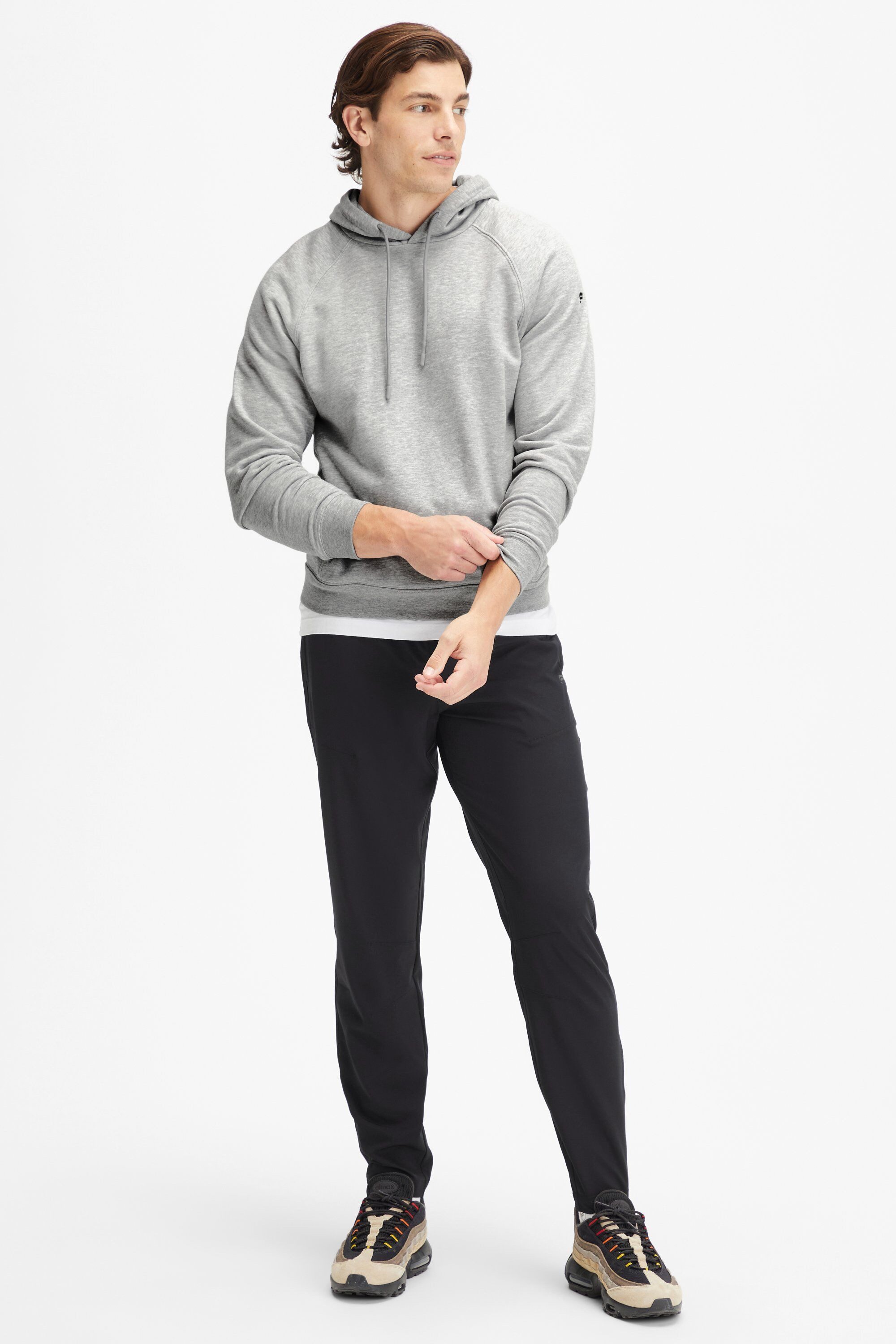 Fabletics Trainingshose The Fundamental Pant (1-tlg) aus Performance-Stoff und mit Reißverschlusstaschen