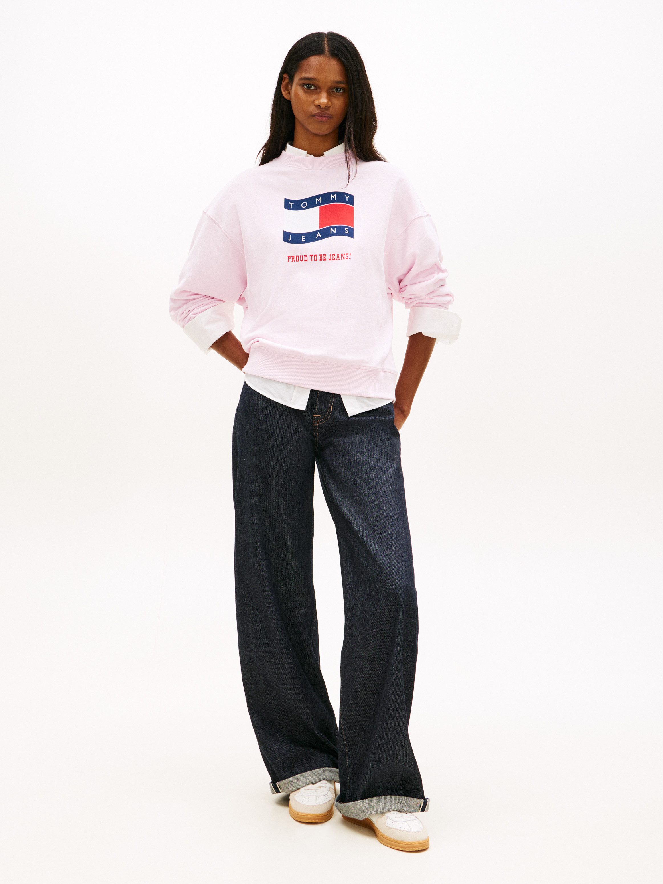 Tommy Jeans Sweatshirt TJW BXY WAVY FLAG CREW EXT Boxy Fit mit Rundhals