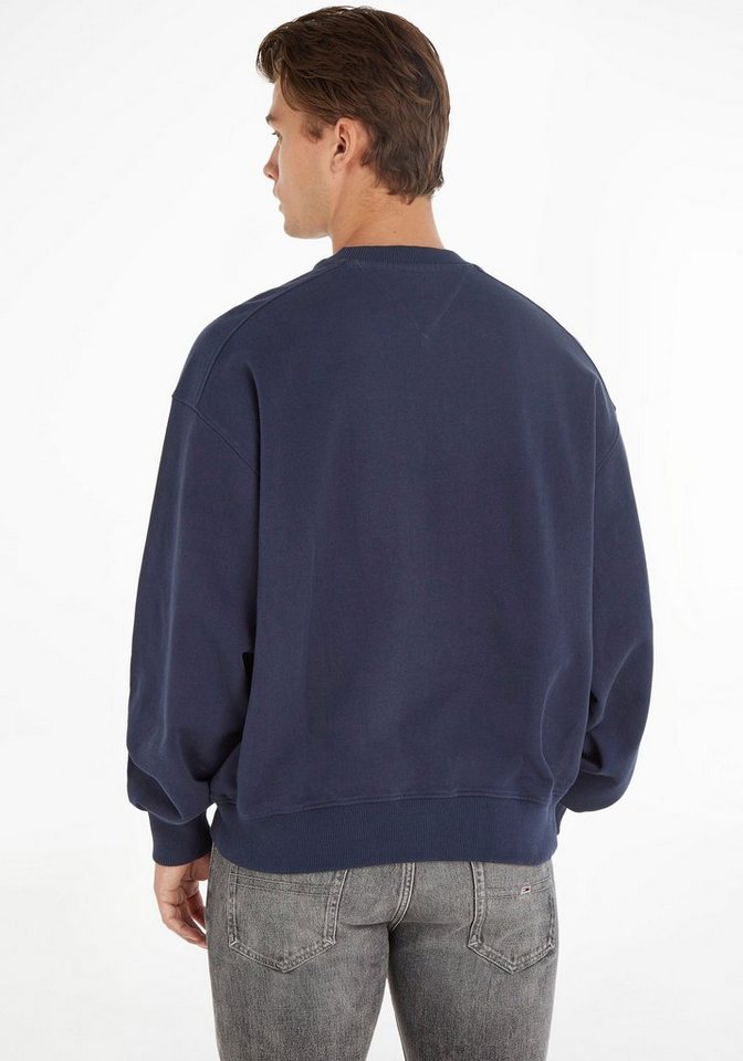 Tommy Jeans Sweatshirt TJM COMFORT VARSITY CREW mit Logostickerei