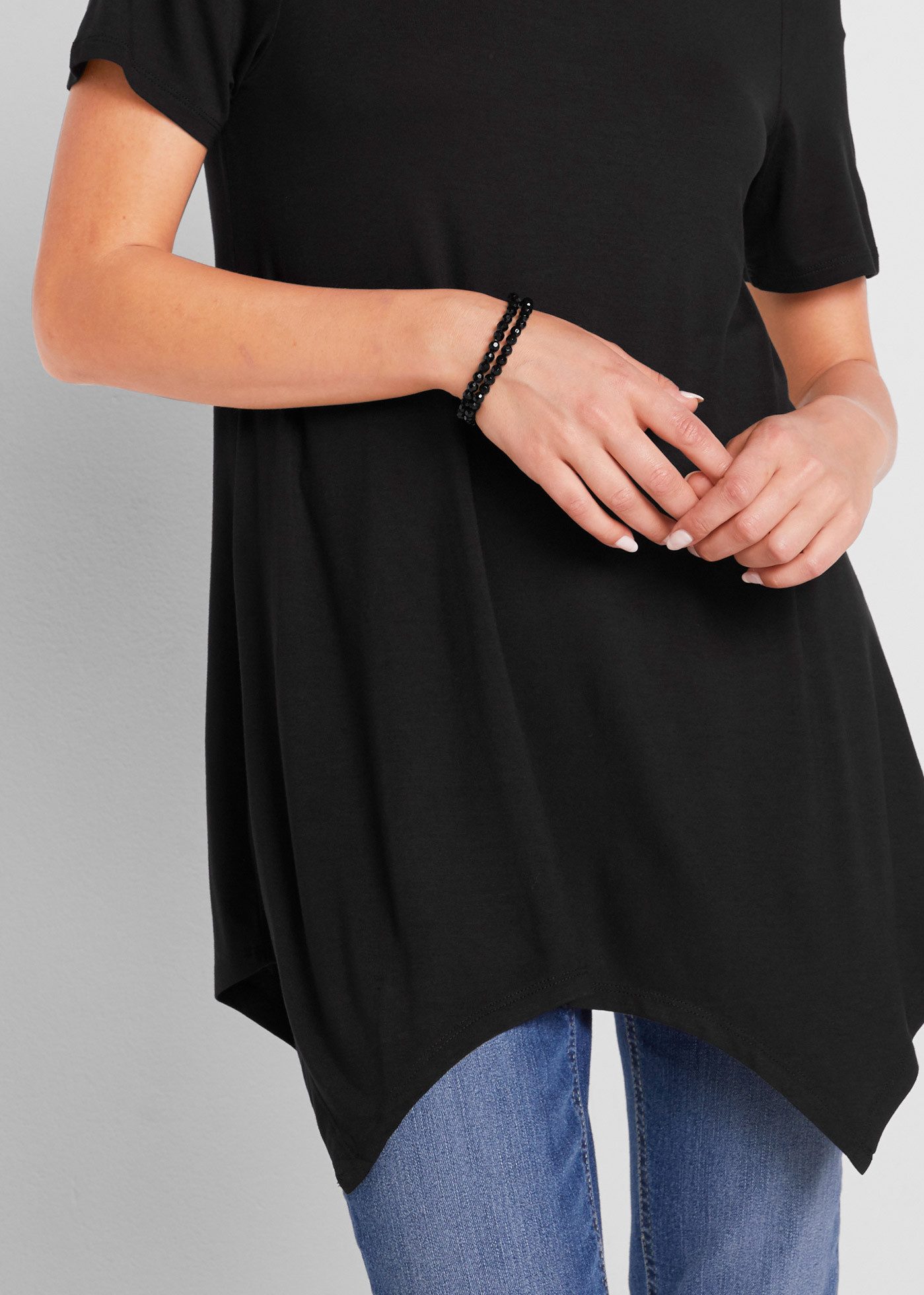 bonprix Longshirt A-Linie Passform, Kurzarm, aus Viskose und Elasthan, Zipfel-Design