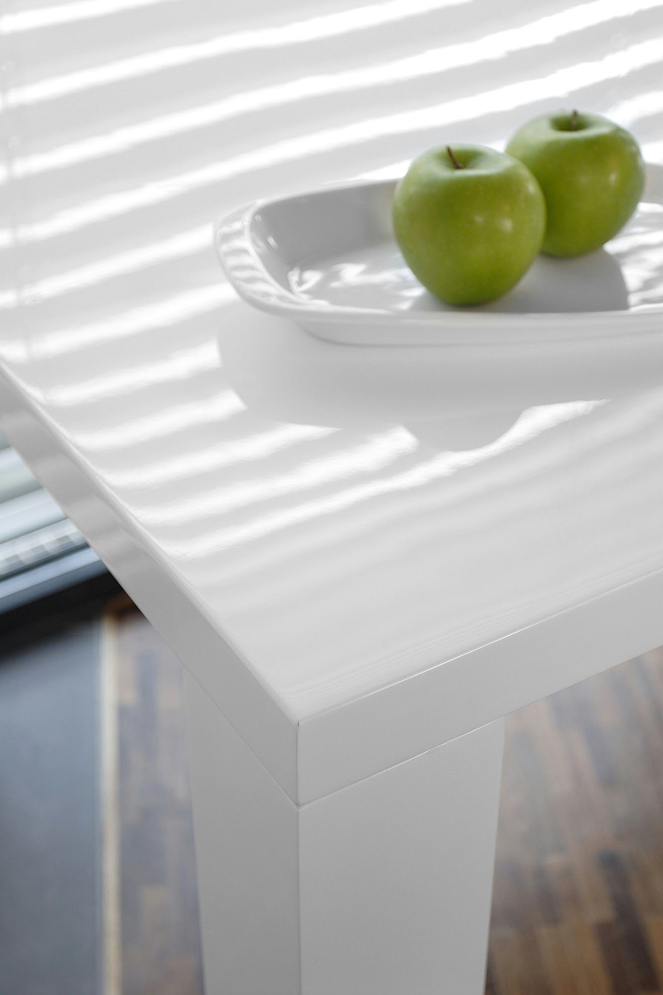 SalesFever Esstisch Esbjerg - Stilvoller Tisch, Eleganter Hochglanz für anspruchsvolle Ästhetik