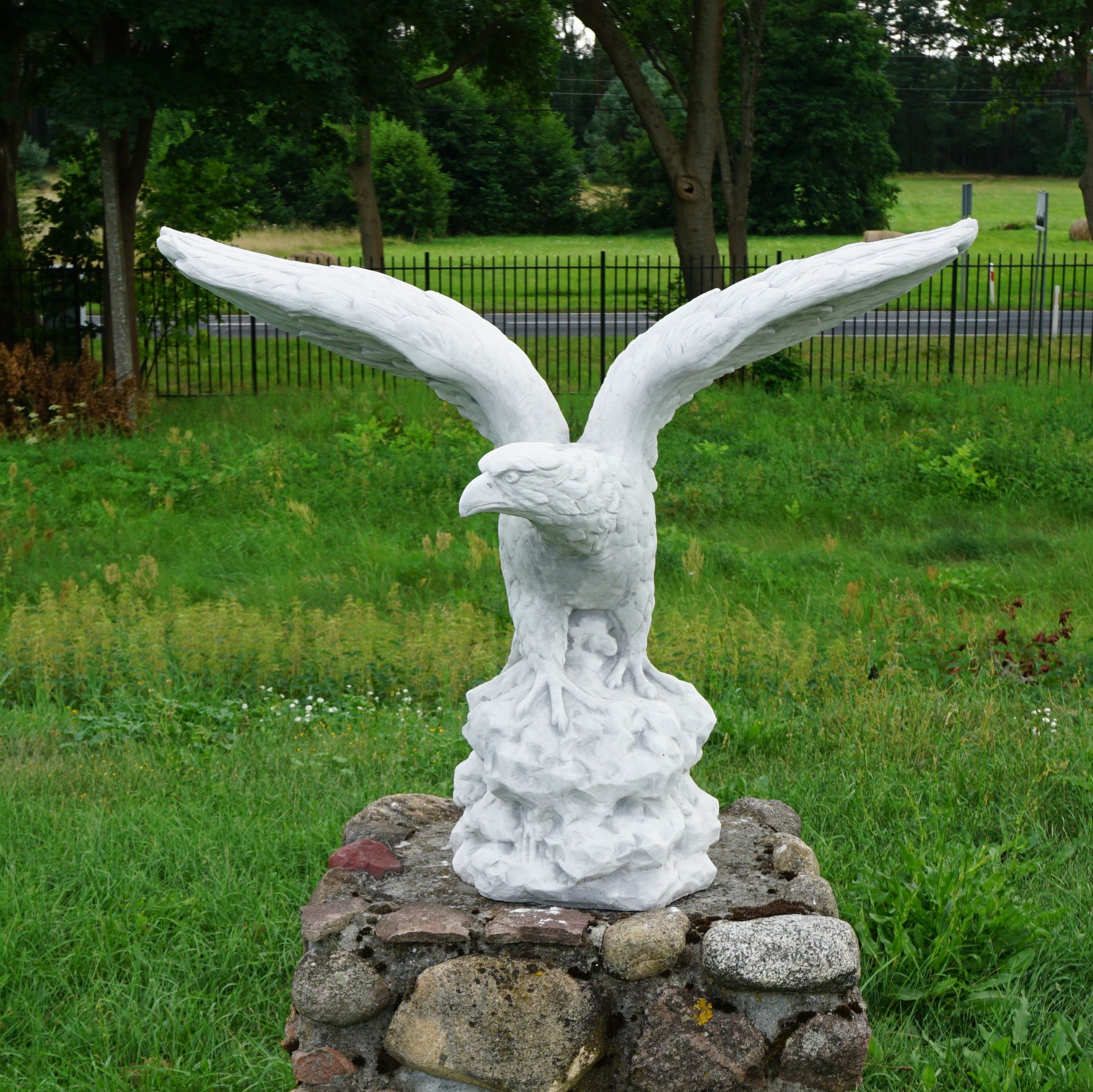 Gartenfigur Riesiger Adler rechts Steinadler, Steinfigur, H. 95 cm, 165 kg