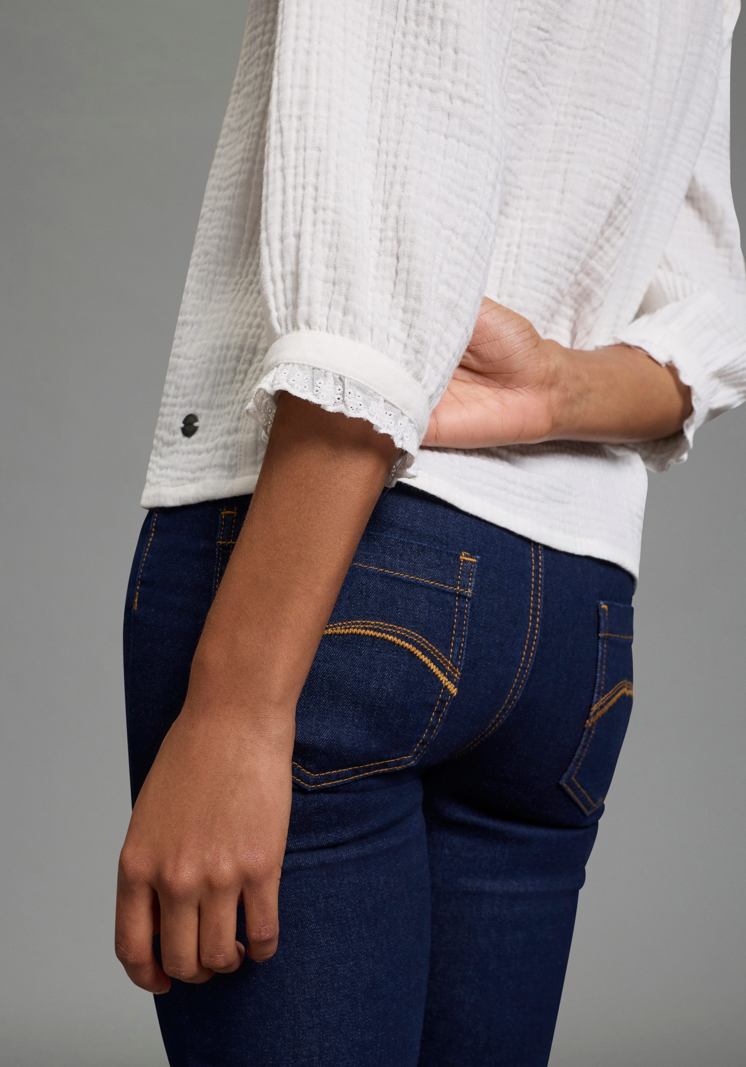 KangaROOS Rüschenbluse Musselin, mit 3/4-Ärmeln, mit Rüschen am Ärmelabschluss