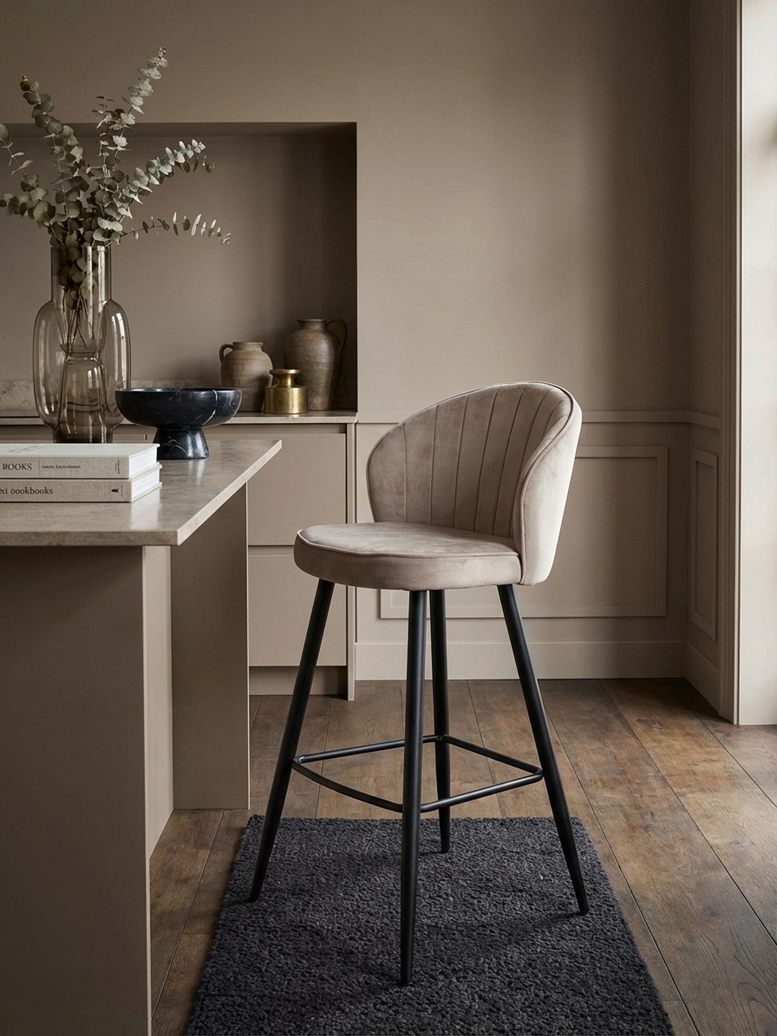 KADIMA DESIGN Barhocker Barhocker Samt Beige Hocker mit Lehne 56x102,5x52,5 cm, Küchenhocker (Bistrohocker Gepolstert), Skandinavisch Stoff / Metall 110 kg, Design Barstuhl Tresenhocker