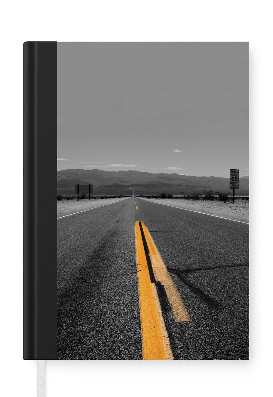 MuchoWow Notizbuch Schwarz-Weiß-Foto einer Straße mit gelben Linienmarkierungen, Journal, Merkzettel, Tagebuch, Notizheft, A5, 98 Seiten, Haushaltsbuch