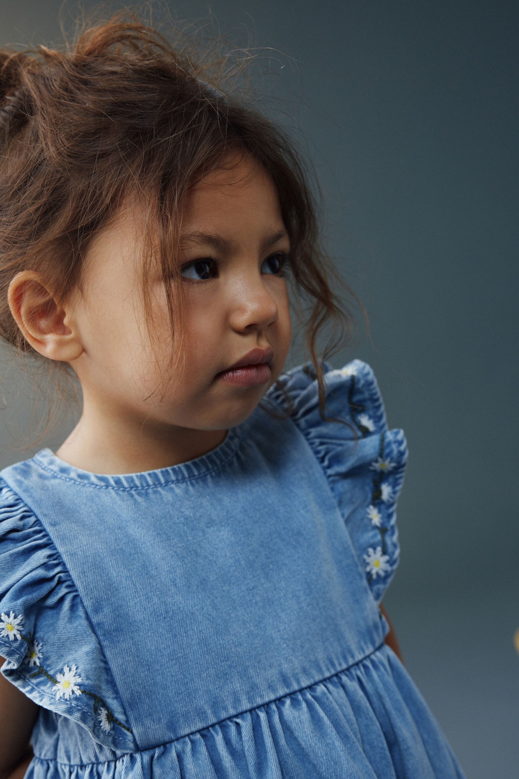 Next Jeanskleid Kleid mit Rüschenärmeln (1-tlg)