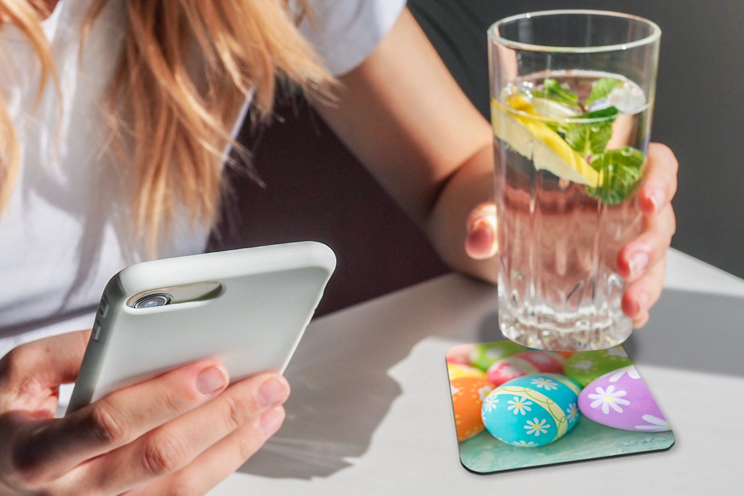 Glasuntersetzer, auf Ostereier Tasse Glasuntersetzer Untersetzer, Zubehör MuchoWow 6-tlg., Gläser, Bunte einem für Korkuntersetzer, Ostertisch, Tischuntersetzer,