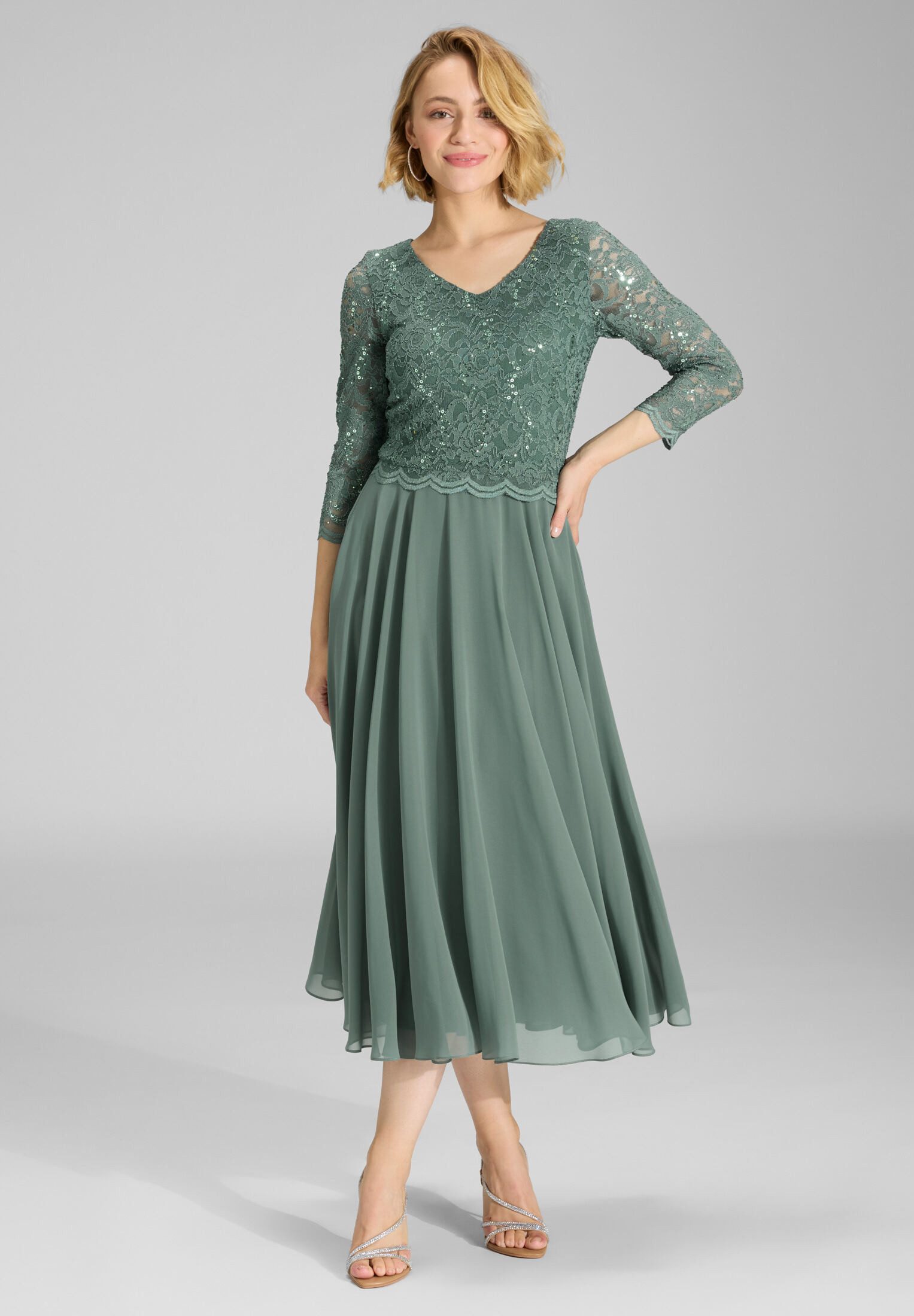 SWING Cocktailkleid Taillierter Schnitt mit ausgestelltem Rockteil