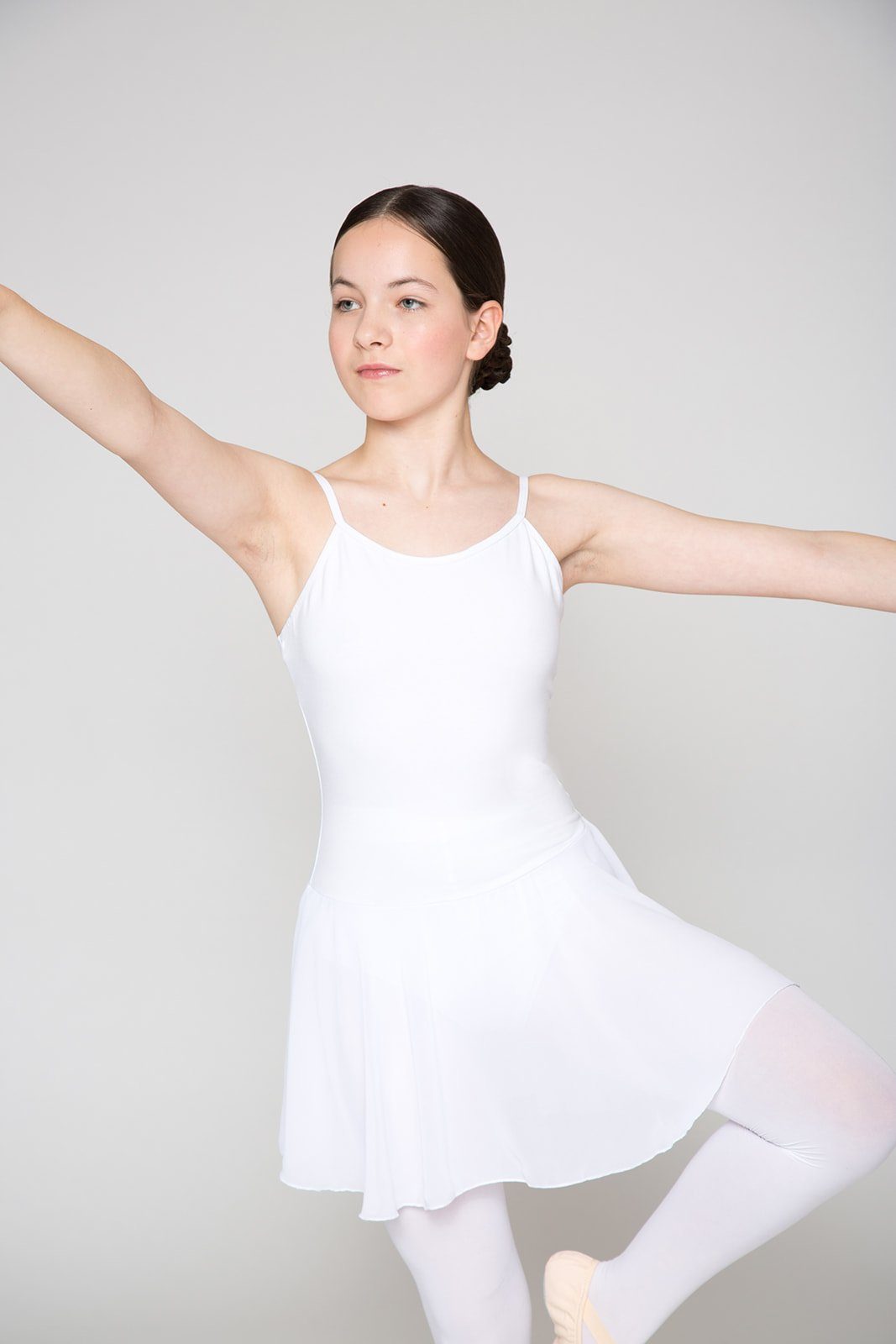 tanzmuster Chiffonkleid Ballettkleid mit weiß Mädchen Spaghettiträgern Ballettbody mit Maggie Chiffon Röckchen