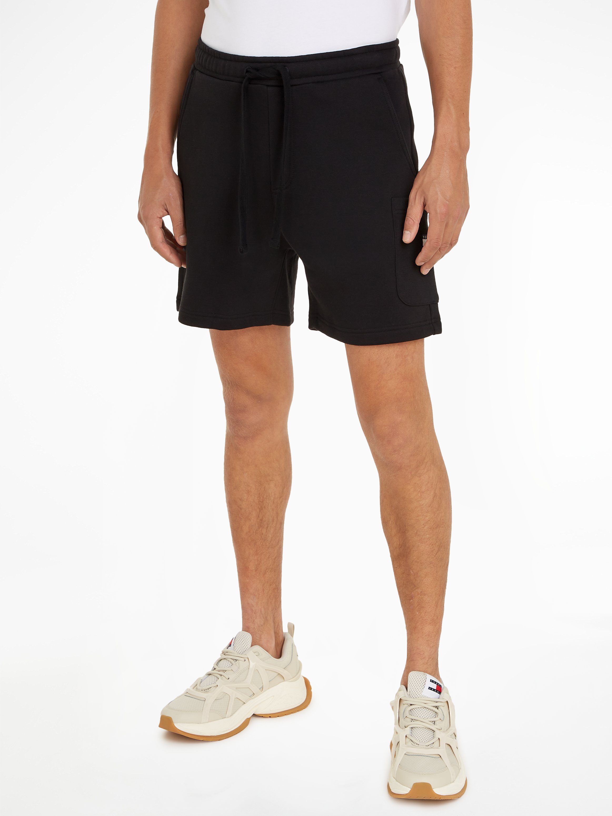 Tommy Jeans Cargoshorts TJM BADGE CARGO SHORT mit Seitentasche